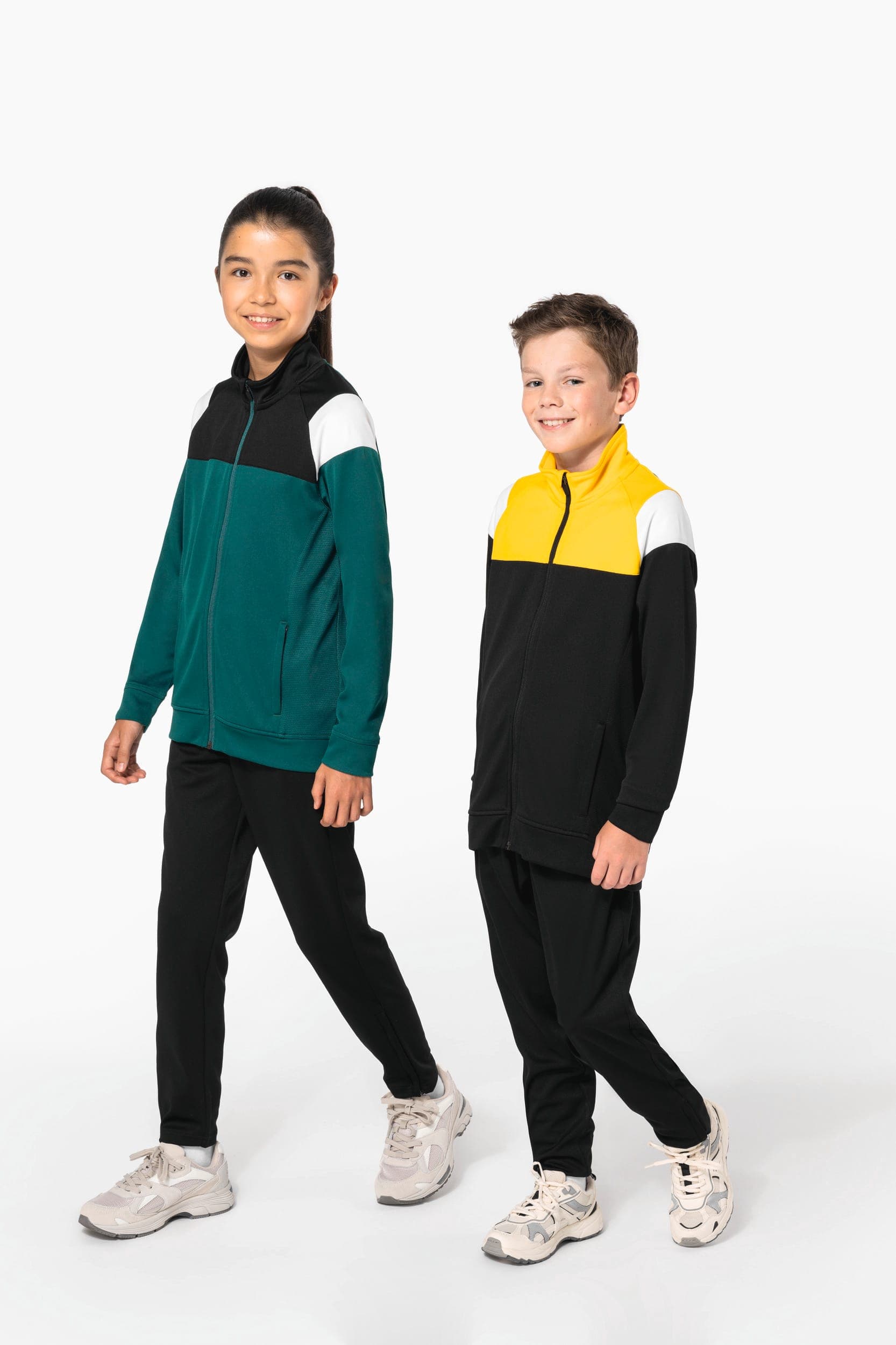 Veste de survêtement zippée enfant en situation