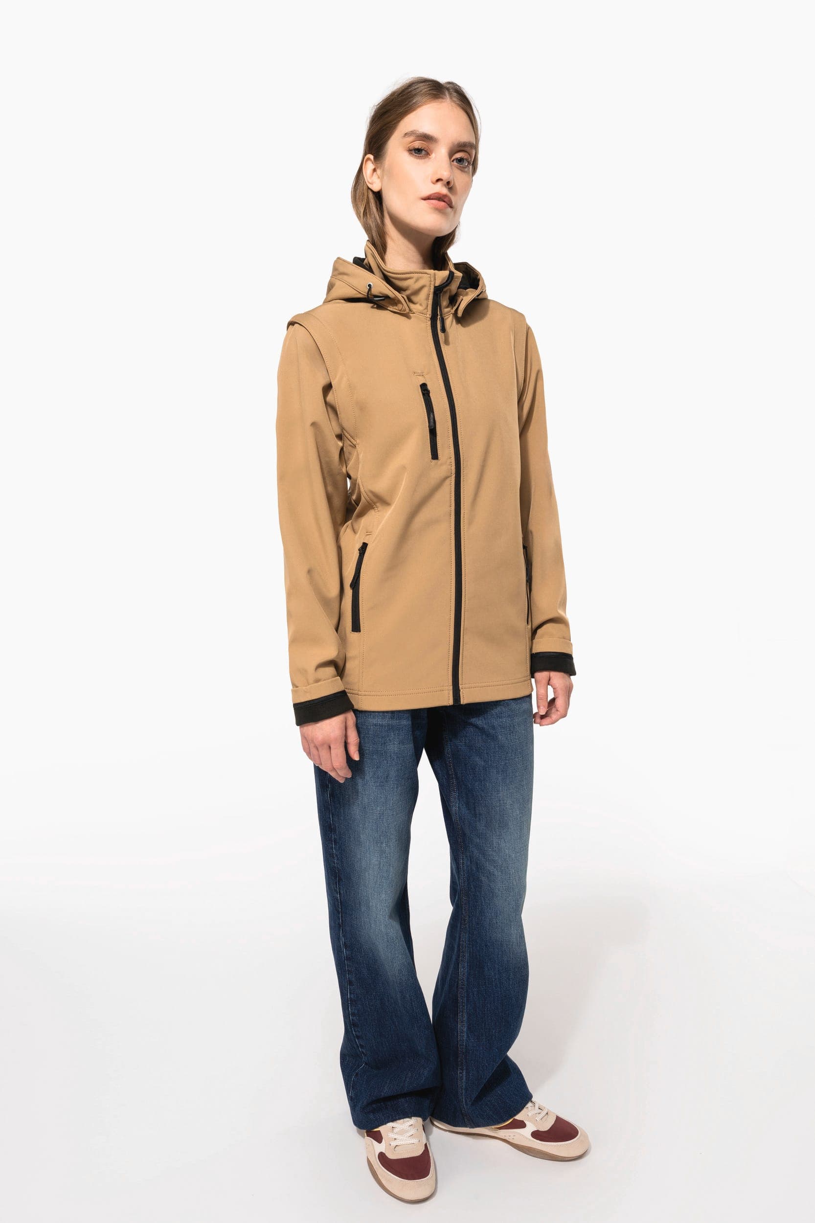 Veste Softshell 3 couches à capuche avec manches amovibles unisexe en situation