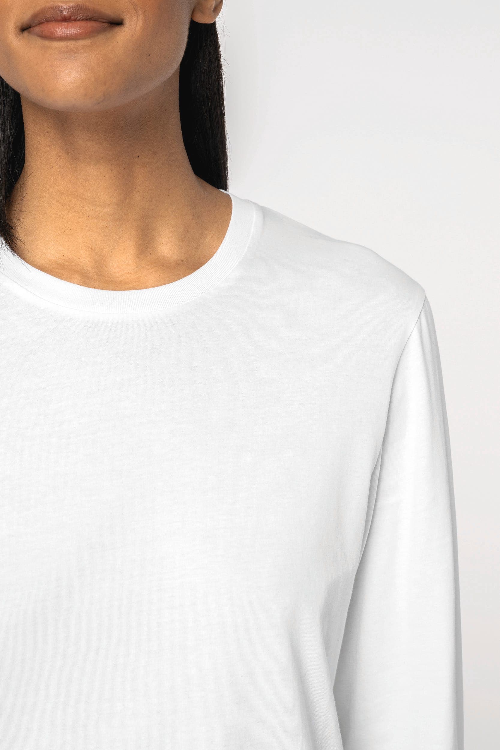 T-shirt écoresponsable manches longues unisexe en situation
