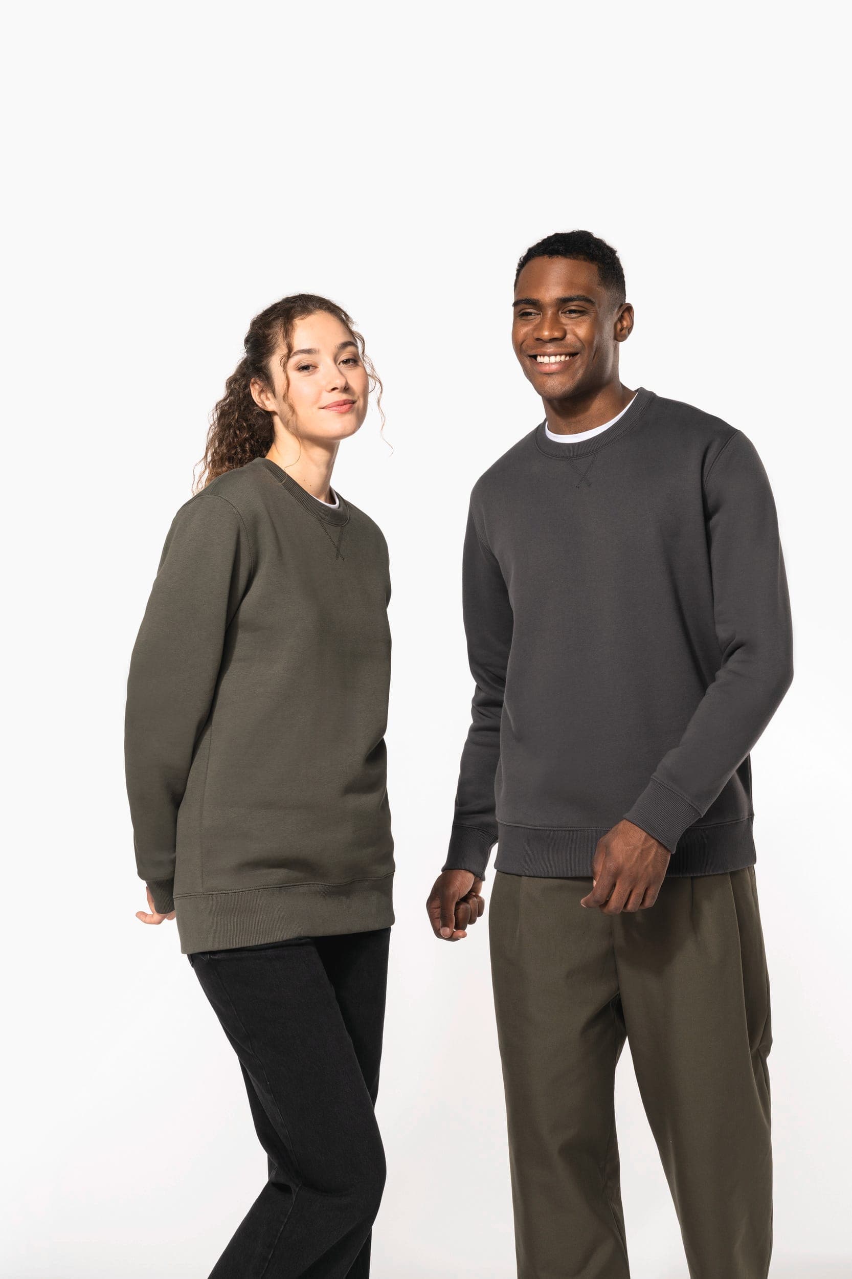 Sweat-shirt col rond unisexe en situation