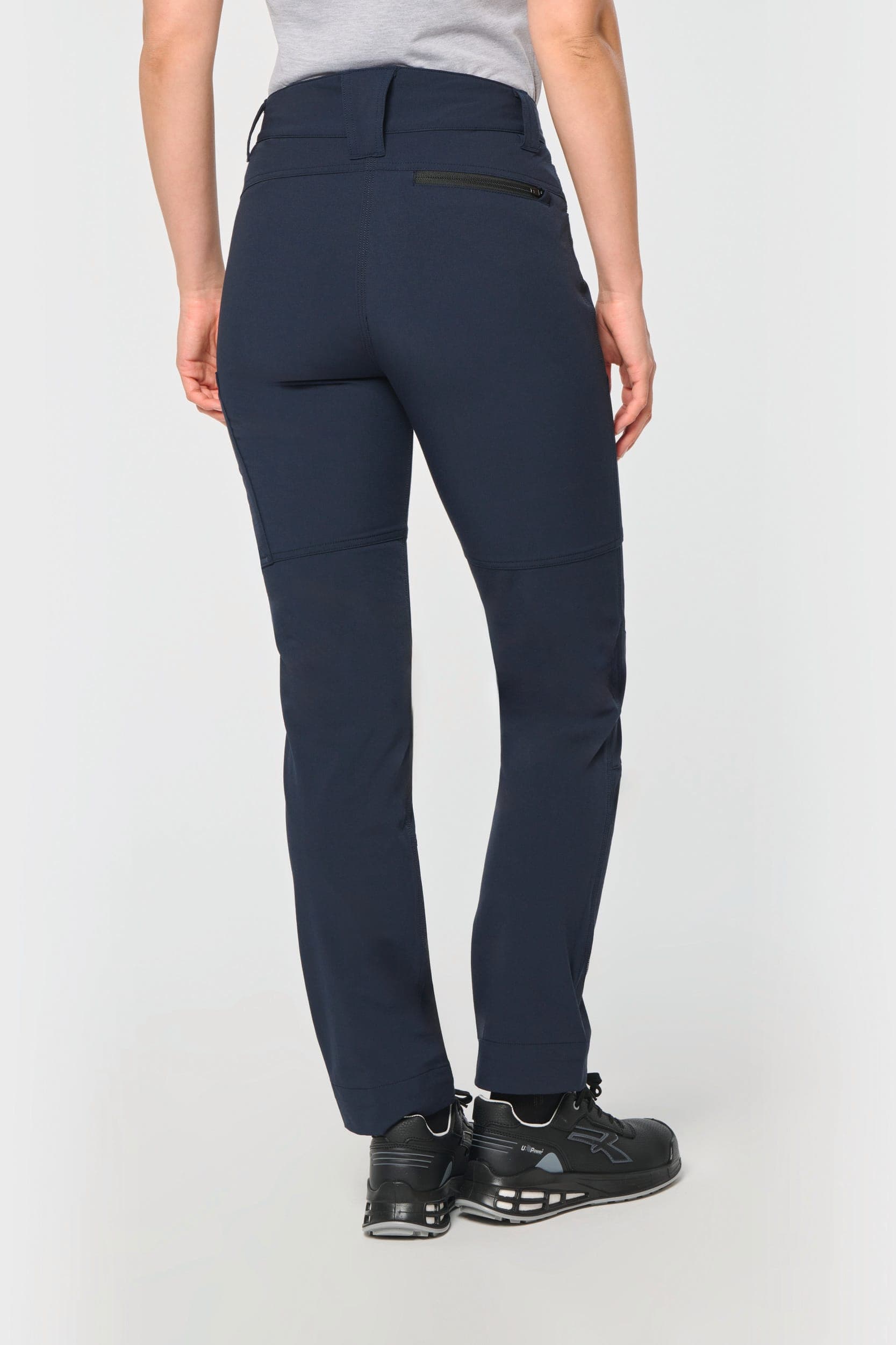 Pantalon recyclé stretch femme en situation