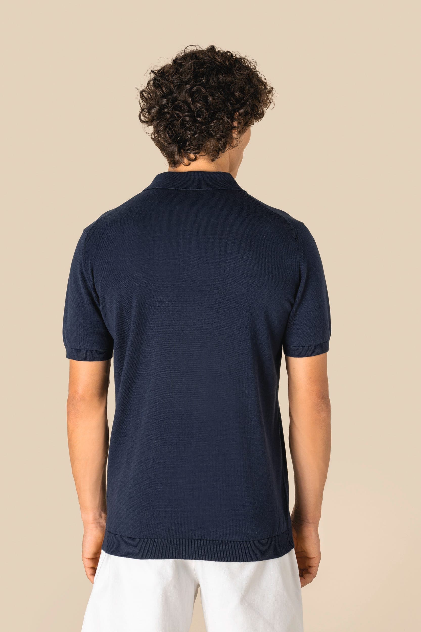 Polo écoresponsable en maille homme en situation
