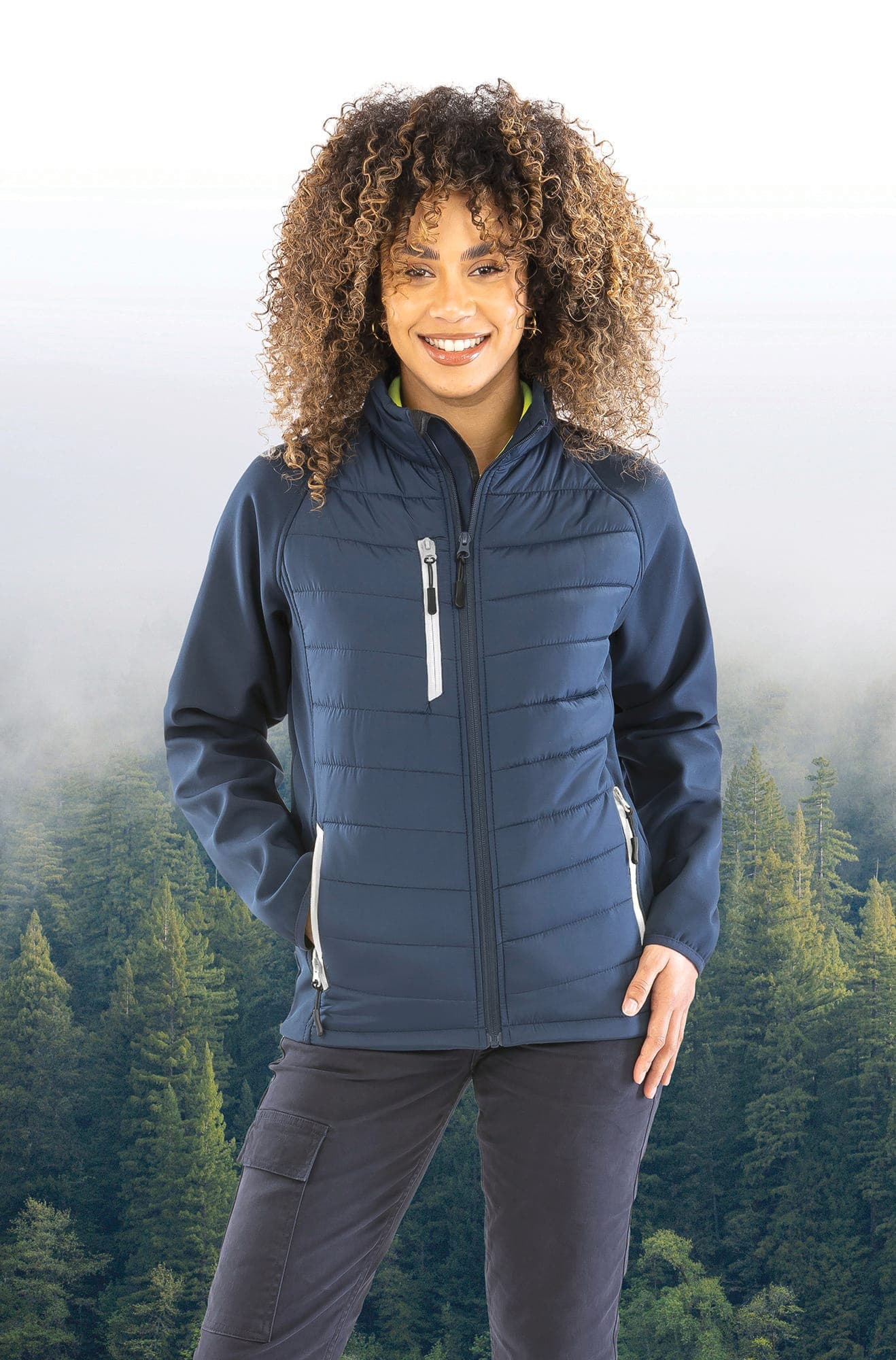Veste softshell rembourrée black compass recyclée en situation