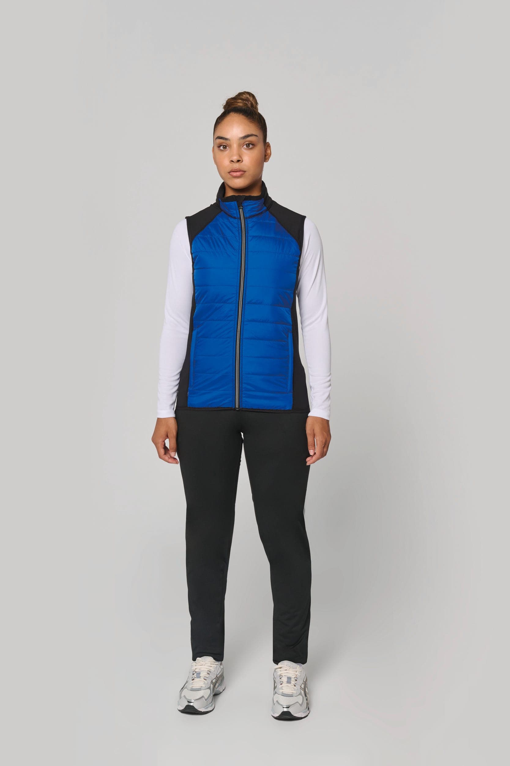 Veste sport bi-matière sans manches unisexe en situation