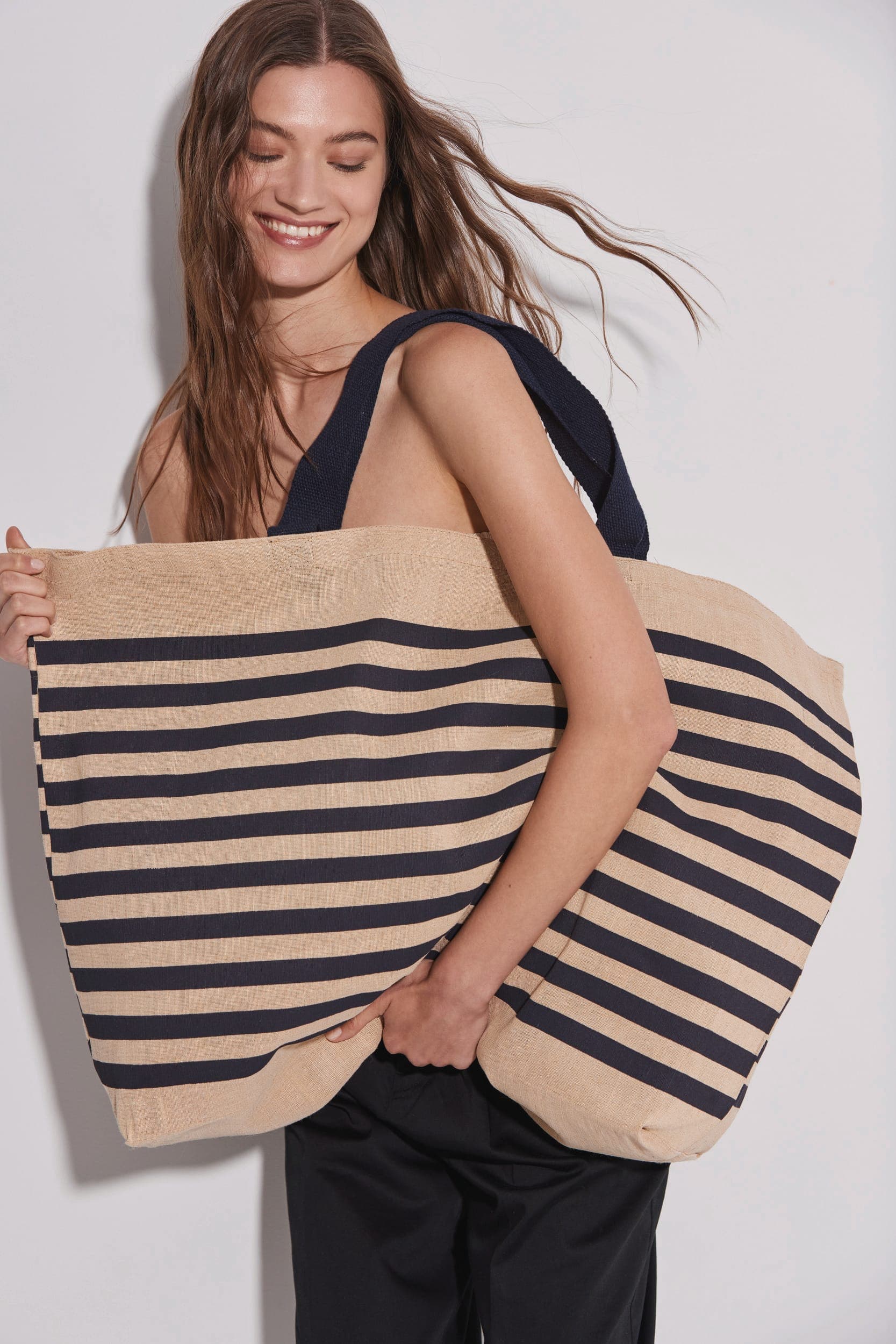 Grand sac fourre-tout en juco en situation
