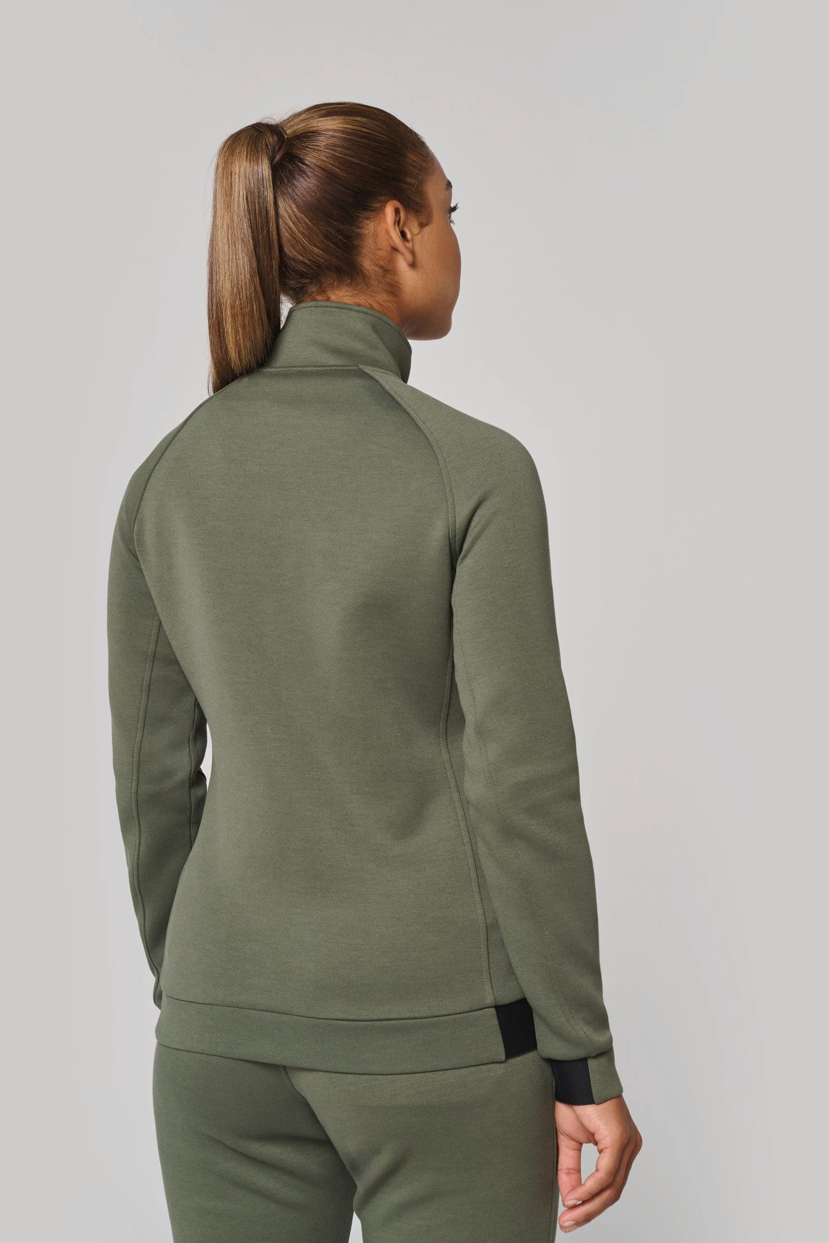 Veste à col montant femme en situation