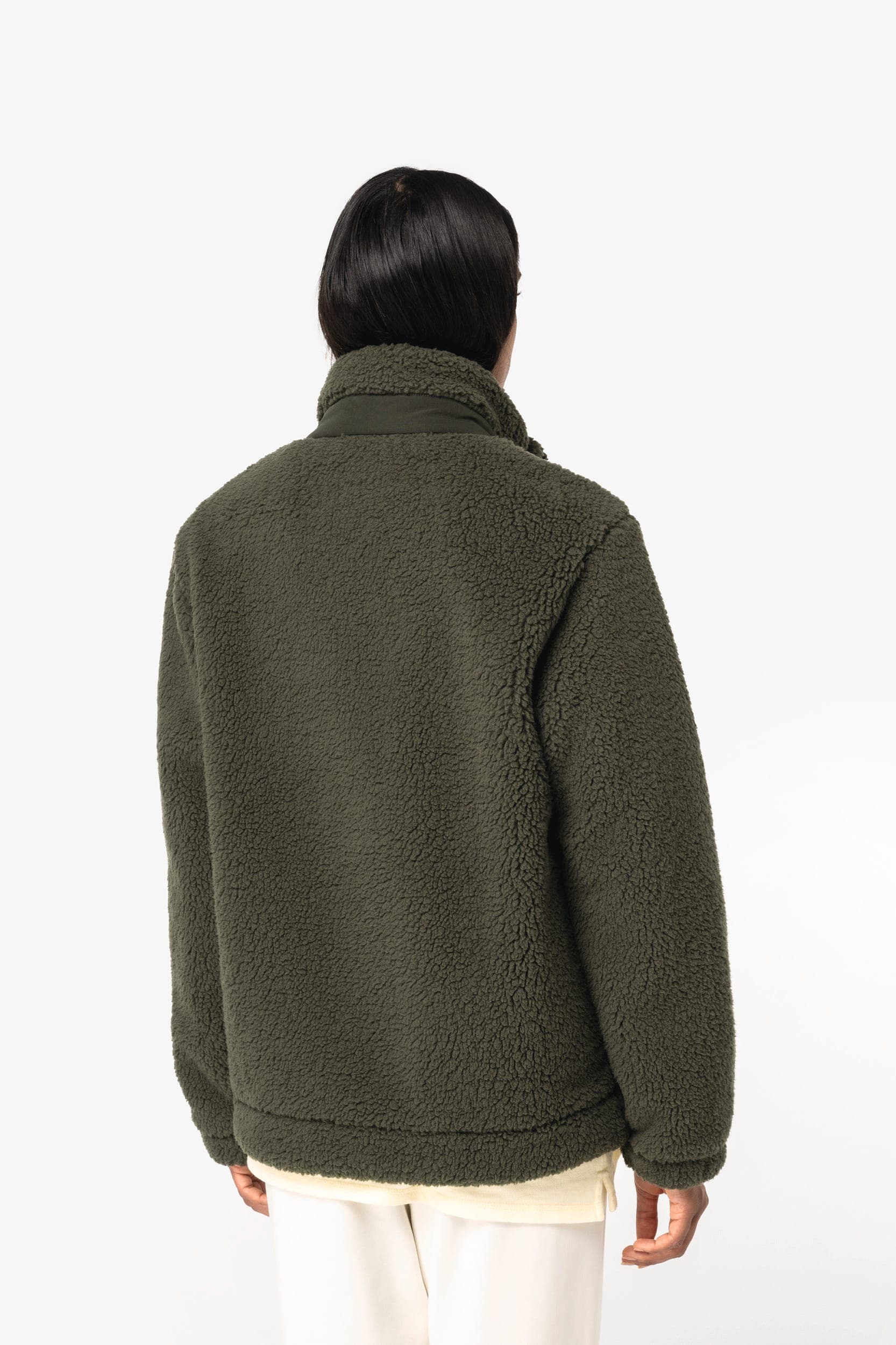 Veste écoresponsable en sherpa unisexe en situation
