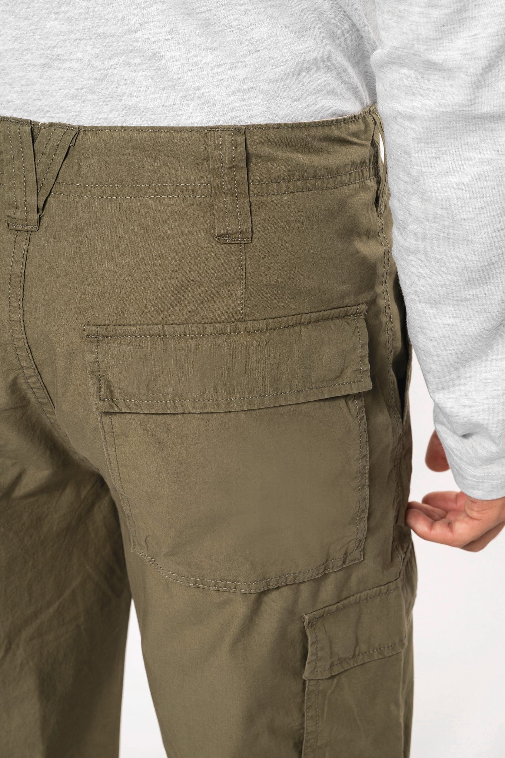 Pantalon léger multipoches homme en situation