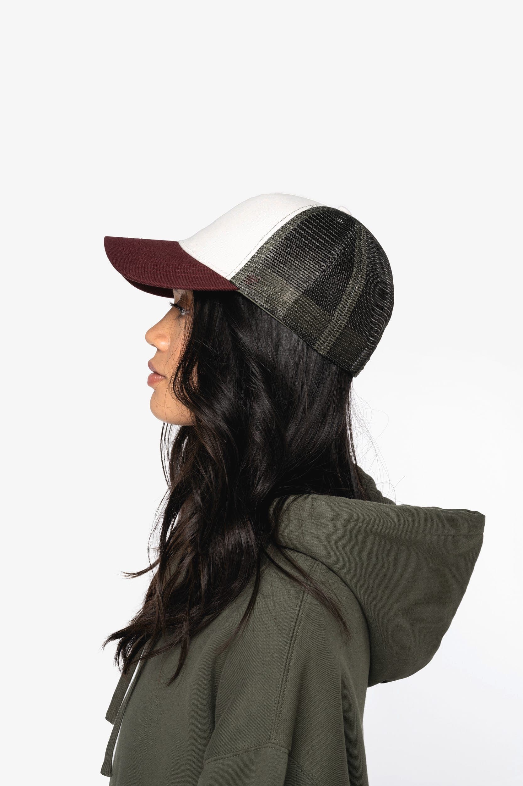 Casquette trucker écoresponsable 5 panneaux unisexe en situation