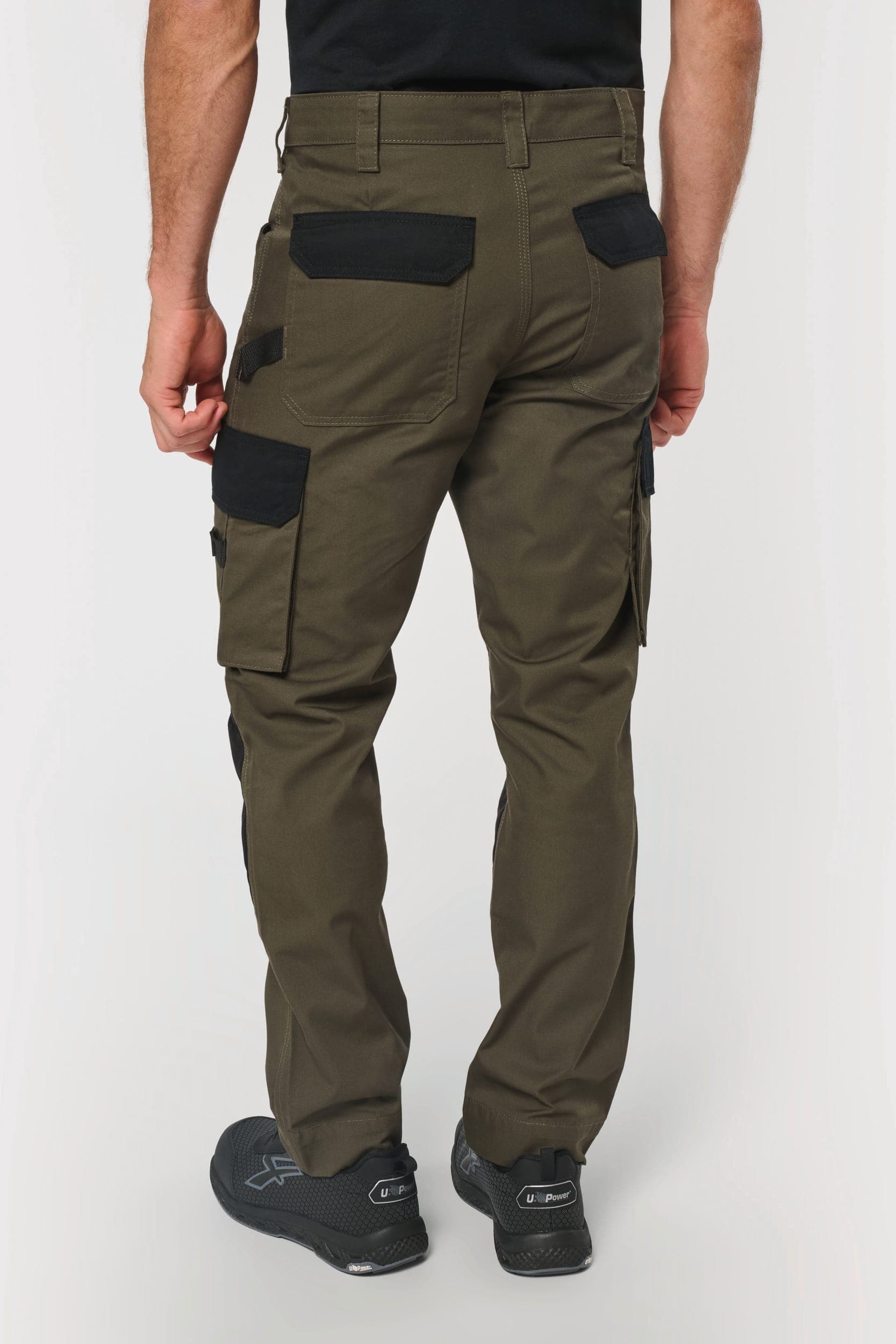 Pantalon de travail bicolore homme en situation