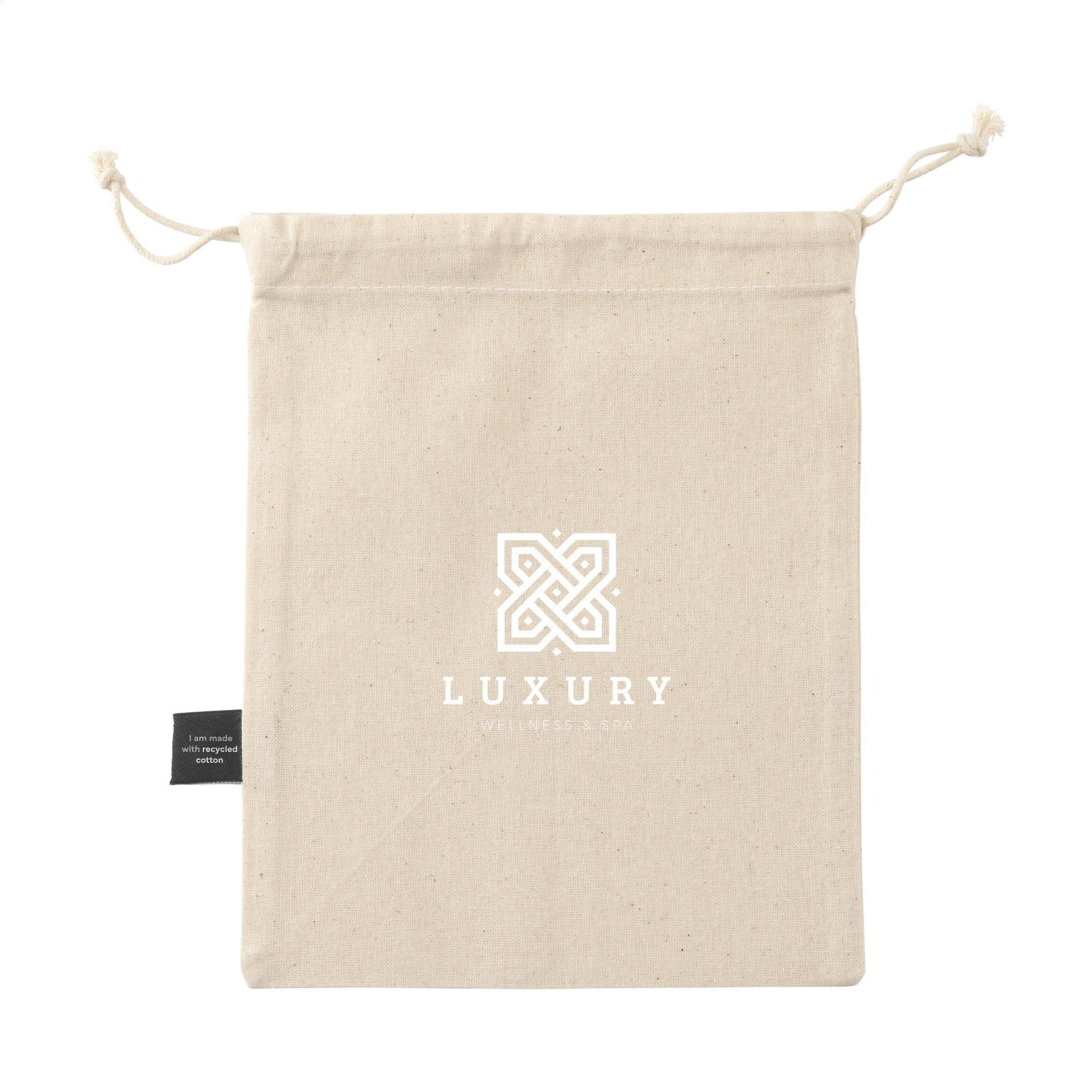Pochette cadeau naturelle coton GRS recyclé (150 g/m²) S en situation