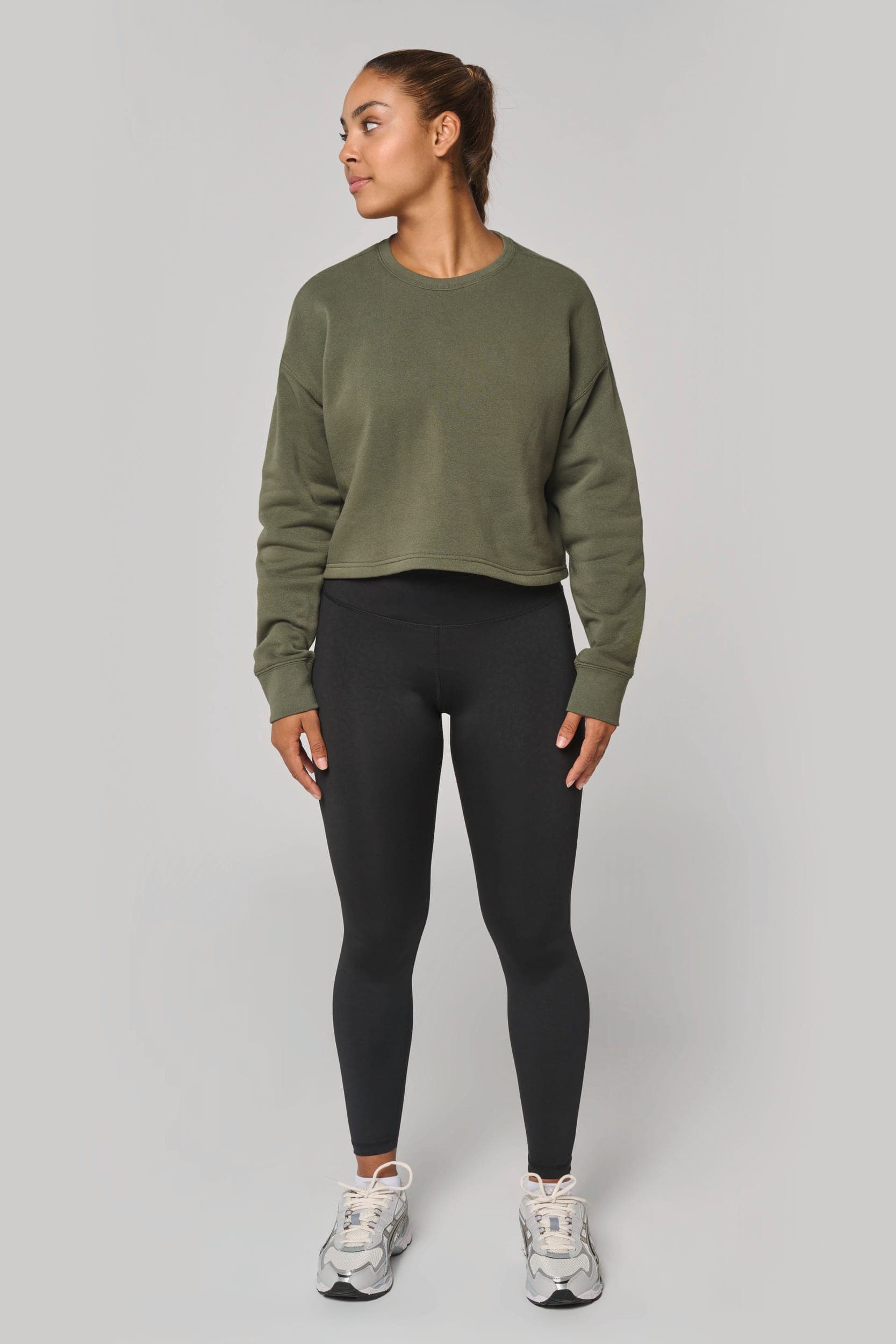 Sweat-shirt crop col rond femme en situation