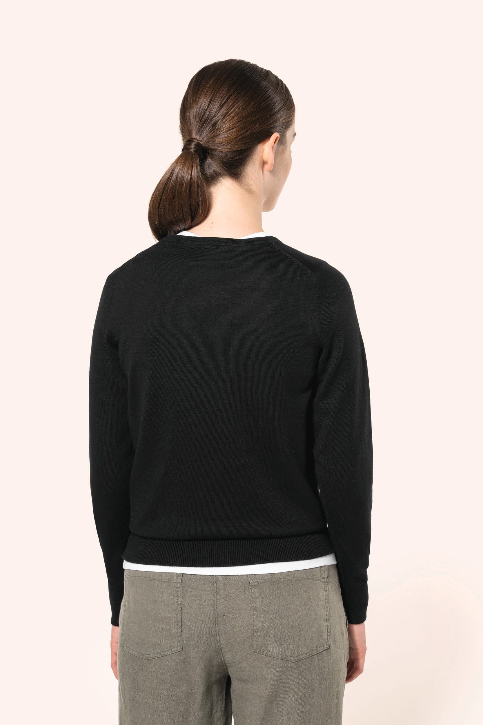 Pull Supima® col rond  femme en situation