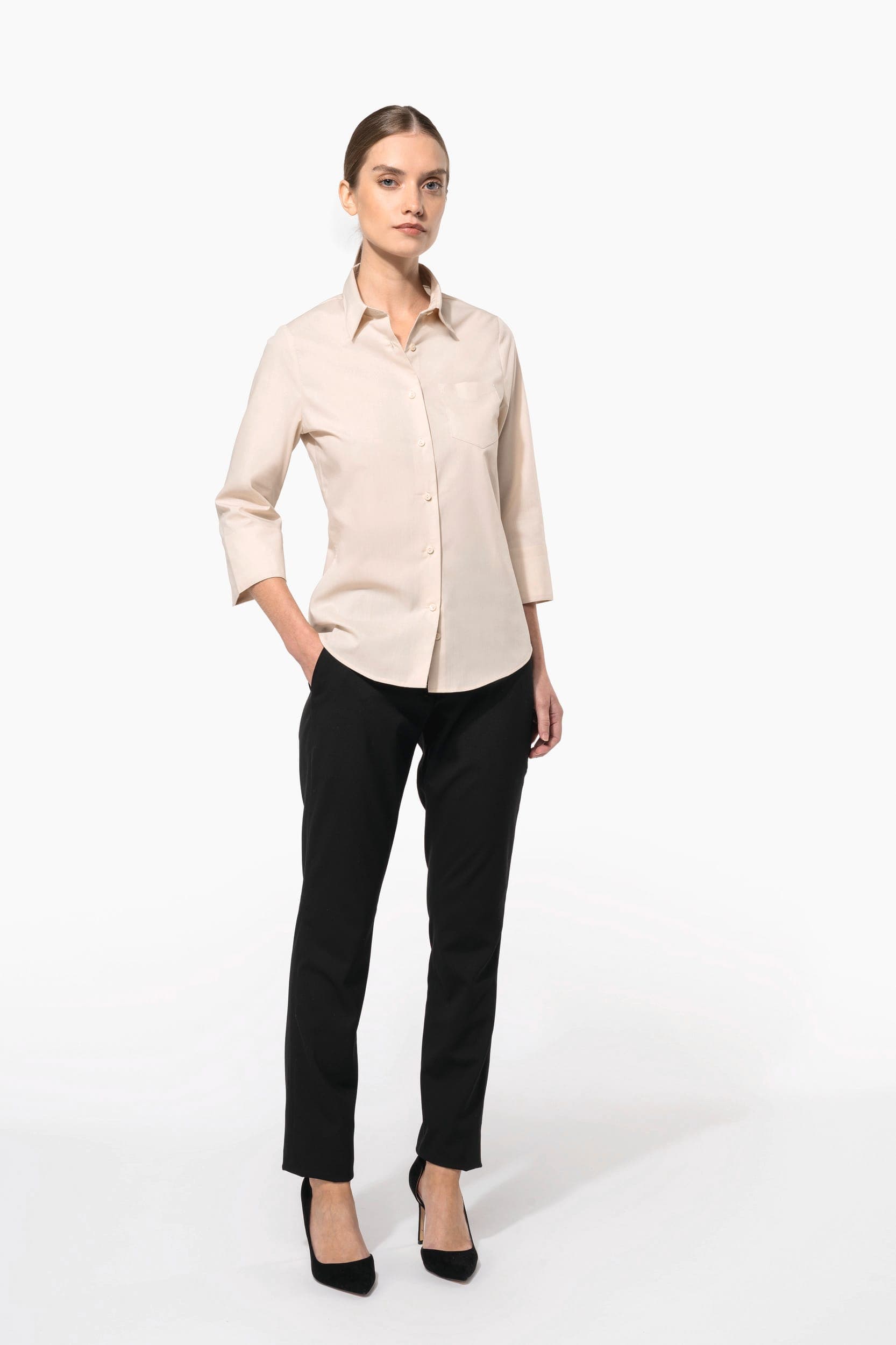 Chemise popeline polycoton manches 3/4 entretien facile femme en situation