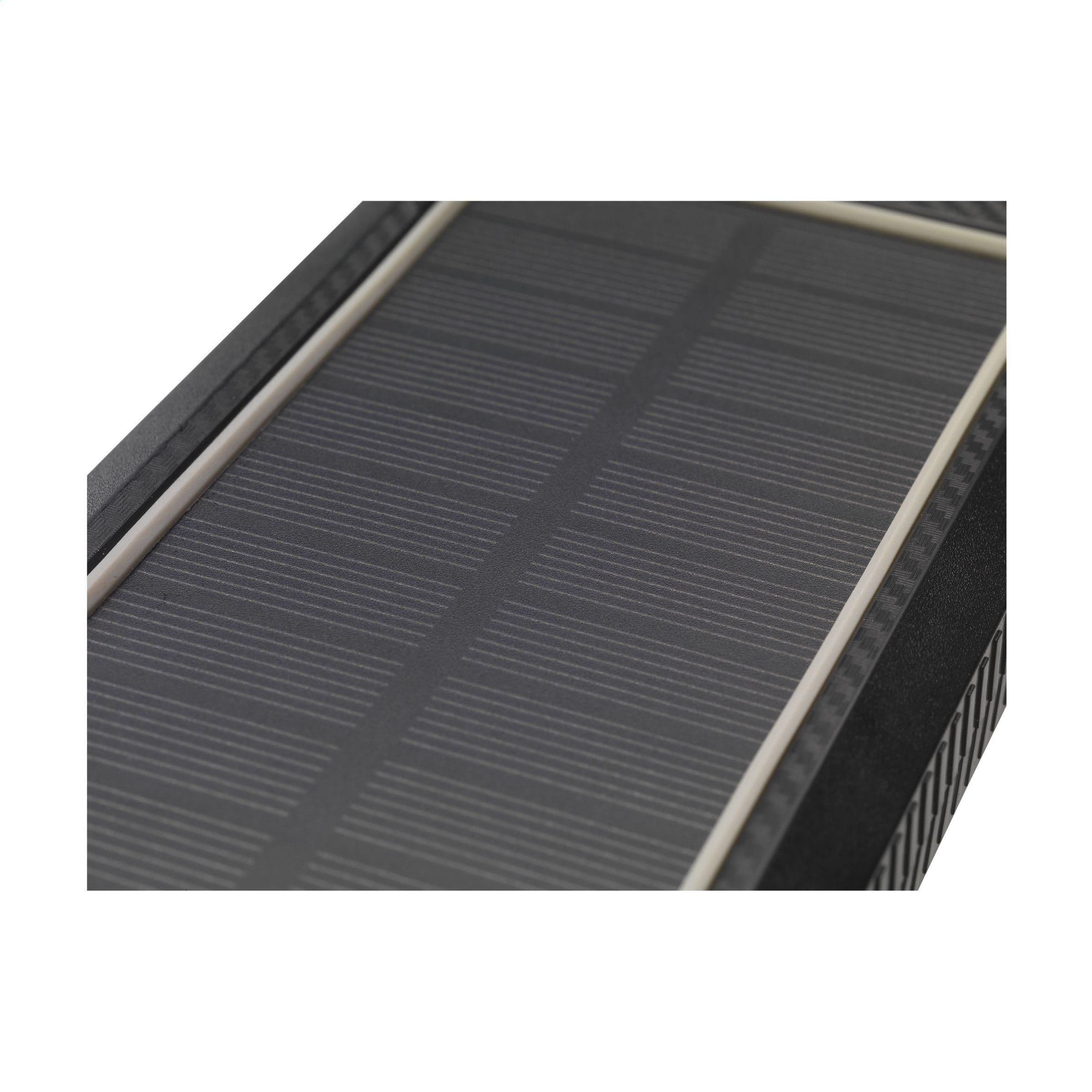 Chargeur solaire Trail RCS 10000 en situation
