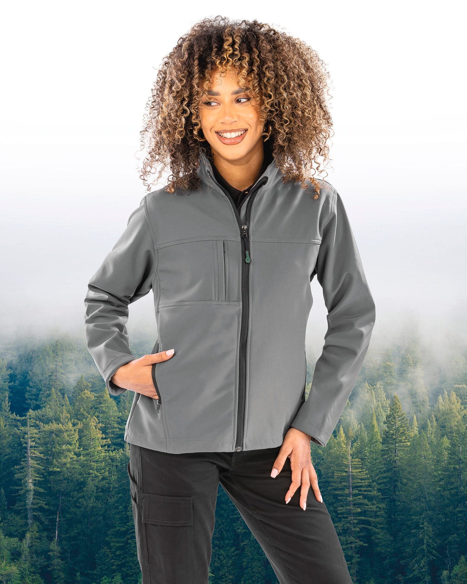 WOMENS CLASSIC SOFTSHELL JACKET en situation