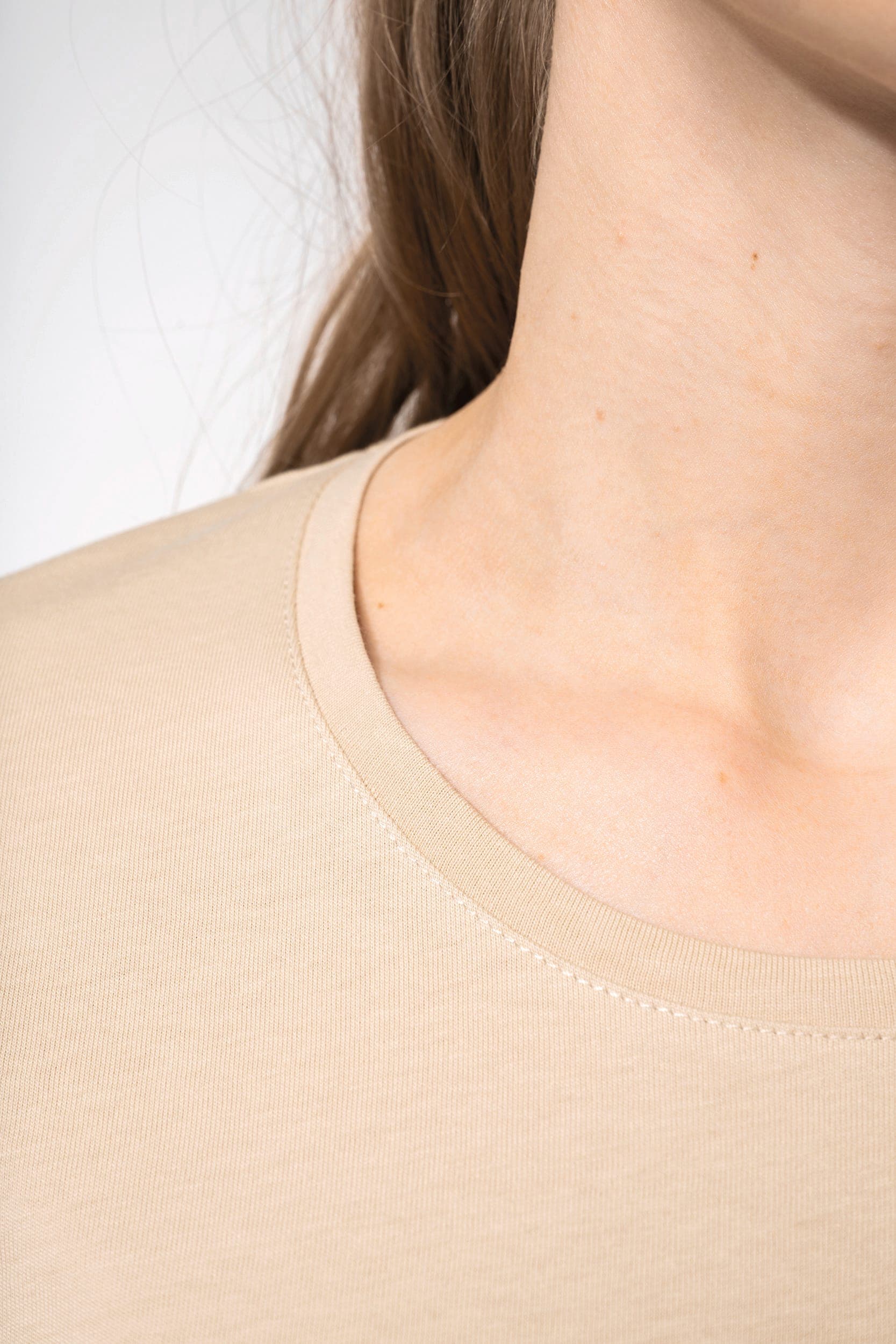 T-shirt col rond manches courtes femme en situation