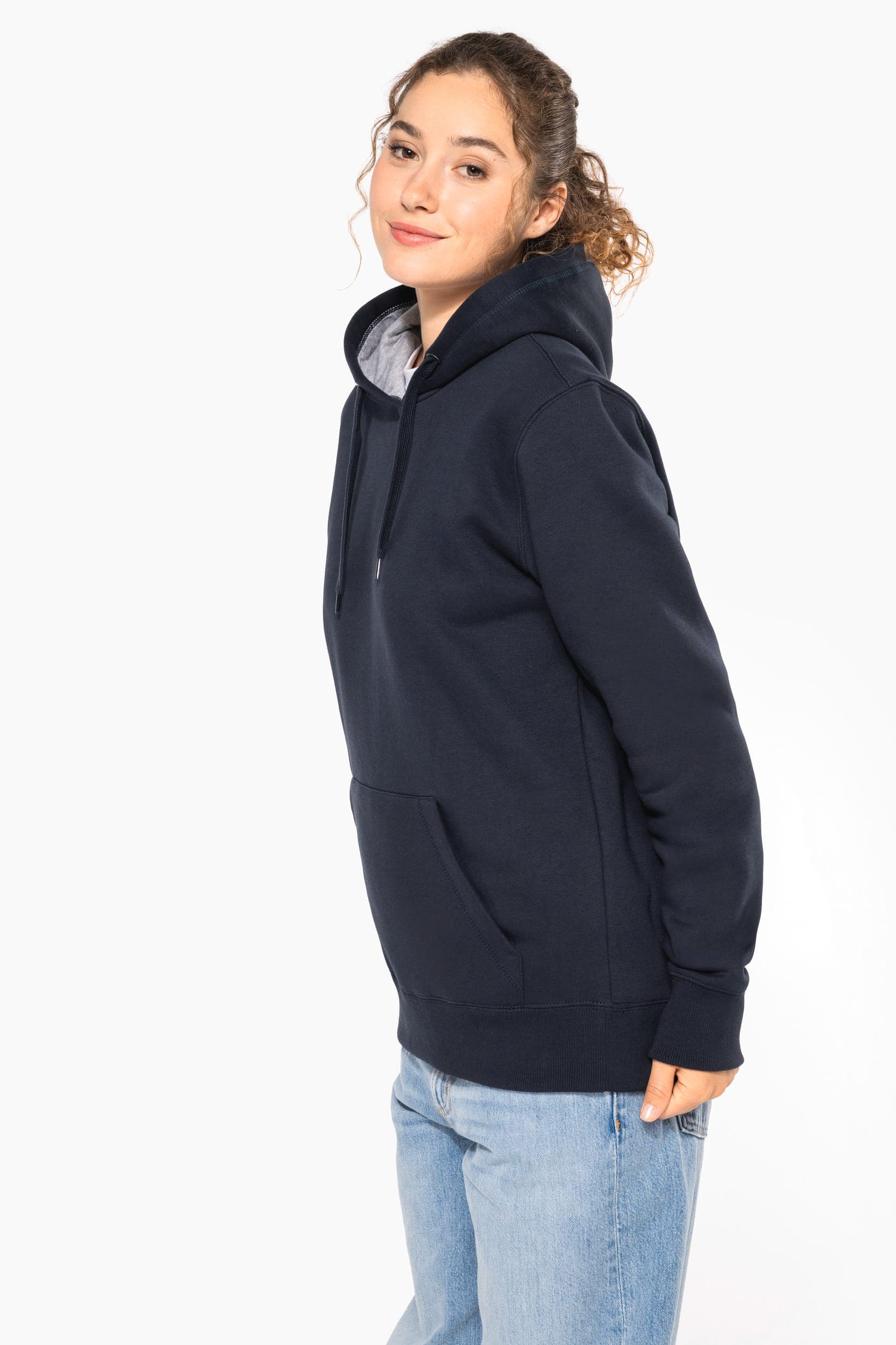 Sweat shirt capuche unisexe en situation