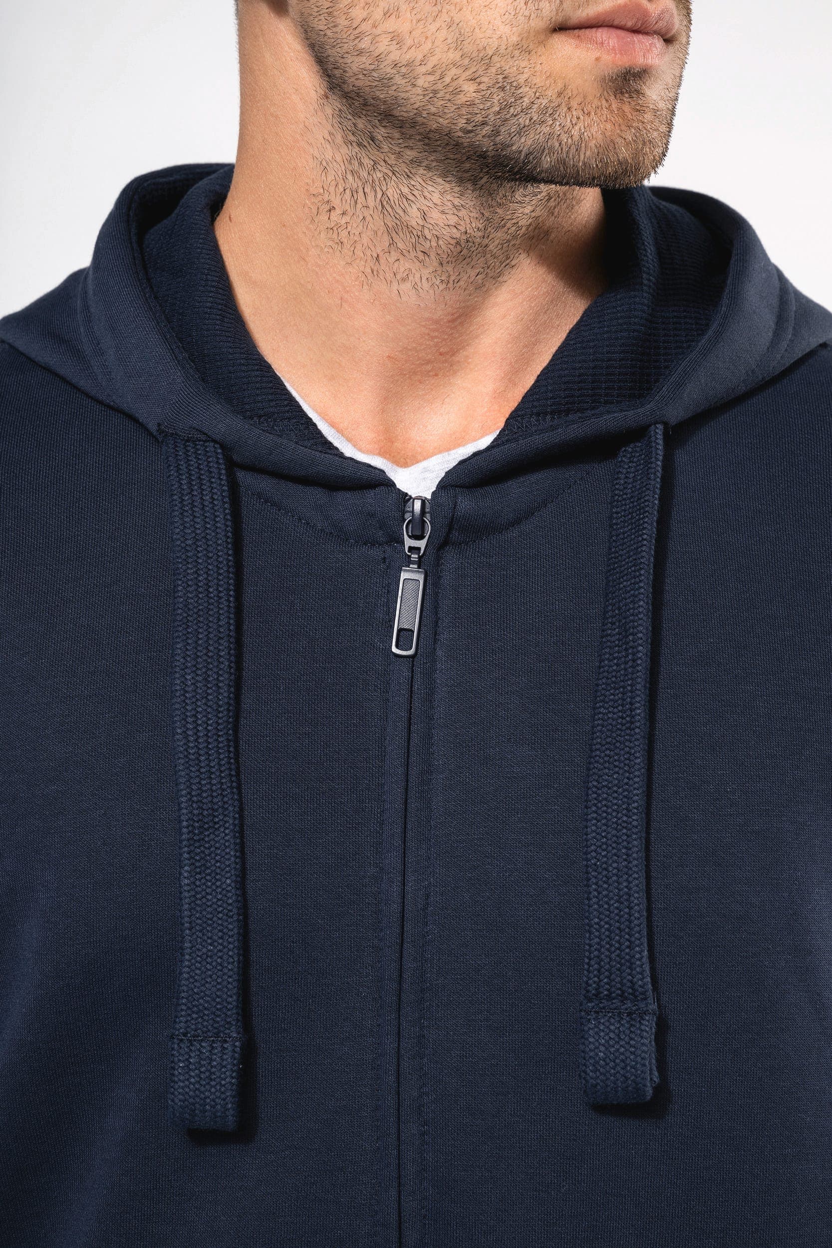 Sweat-shirt zippé capuche homme en situation