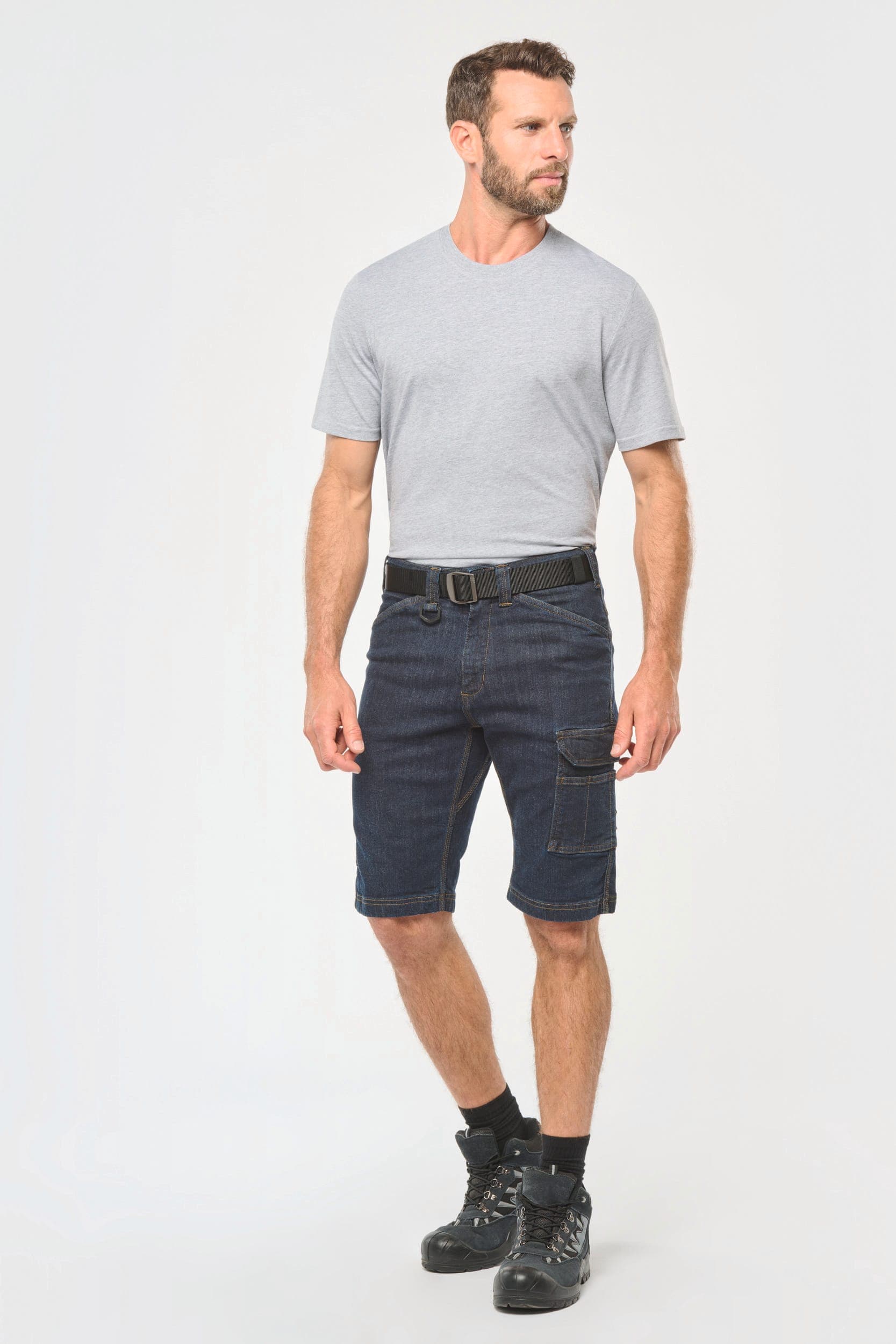 Bermuda denim multipoches homme en situation
