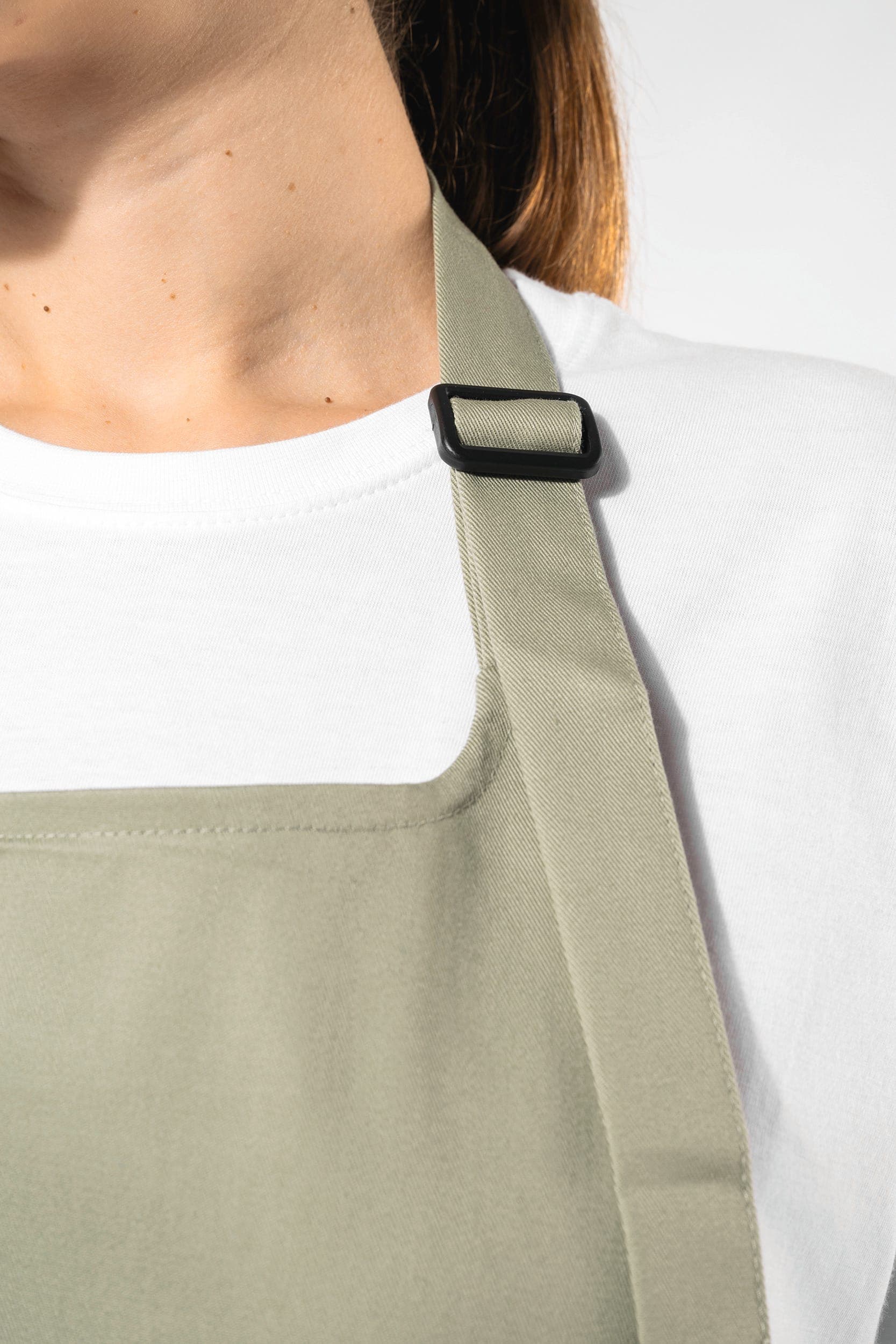 Tablier avec poche en coton Bio en situation
