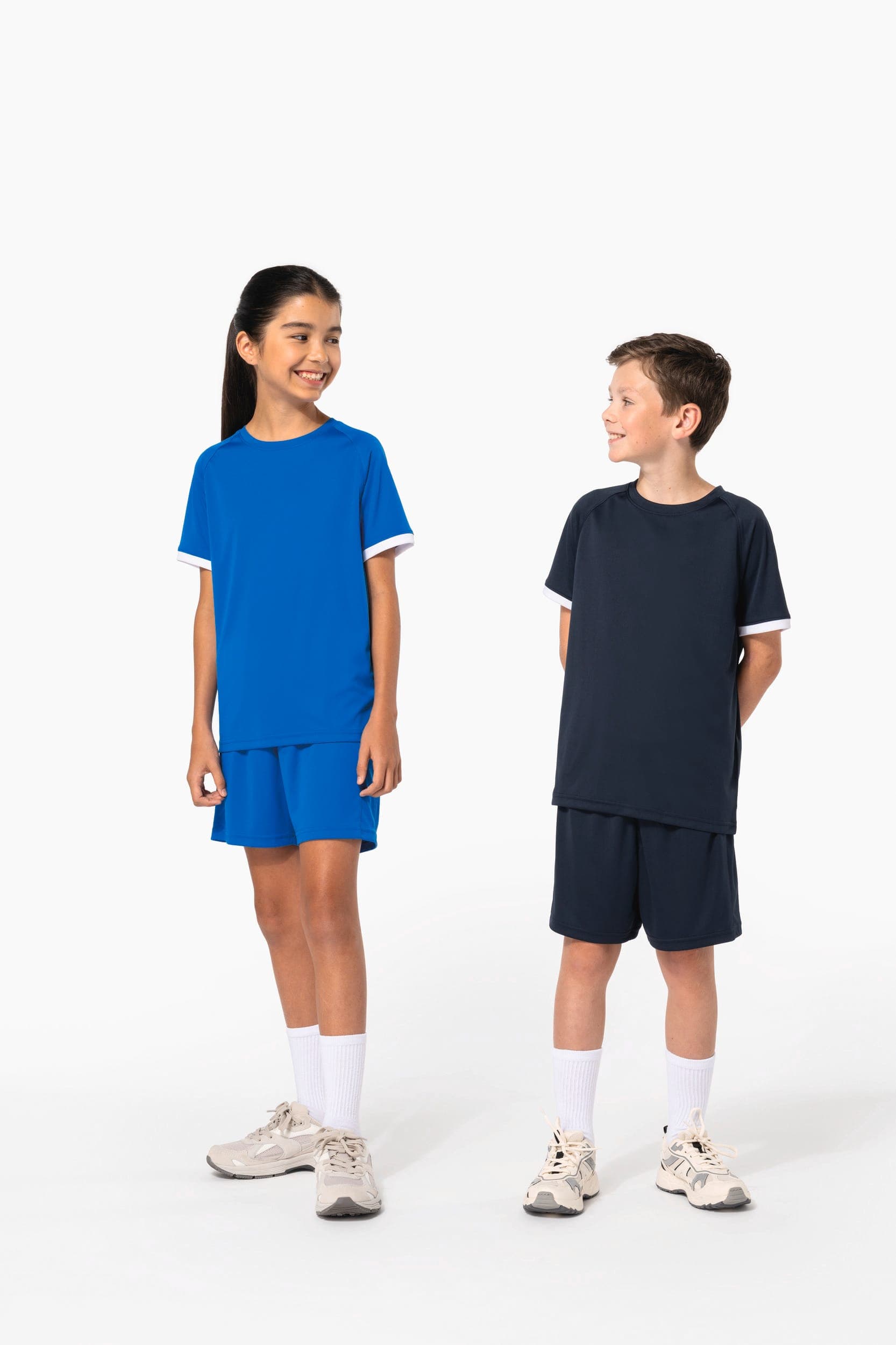 Short multisport en polyester enfant en situation