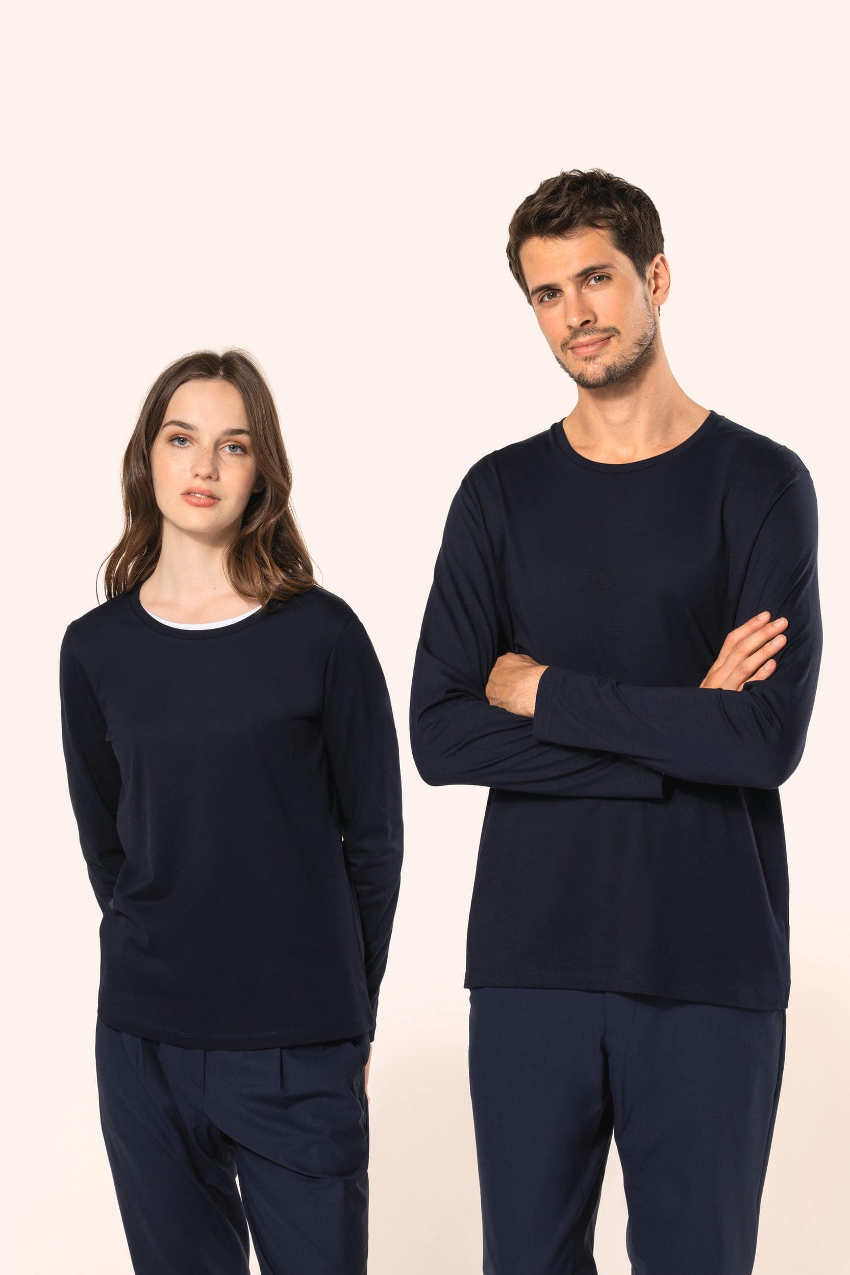 T-shirt Supima® col rond manches longues femme en situation