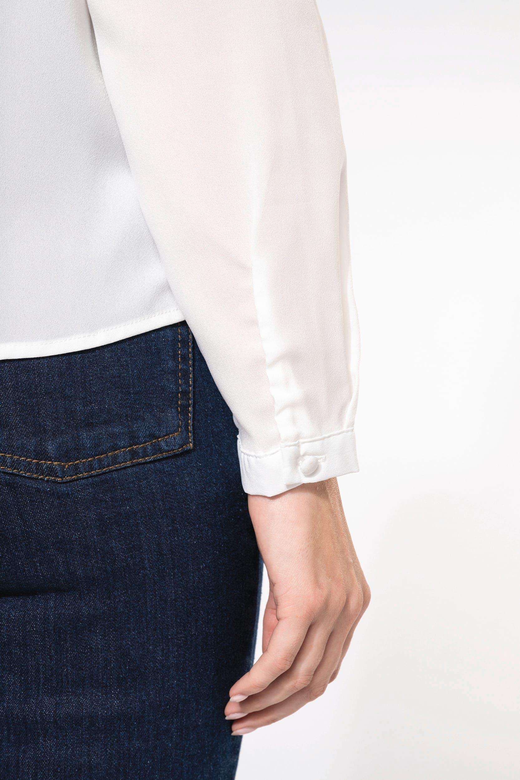Blouse crêpe manches longues femme en situation