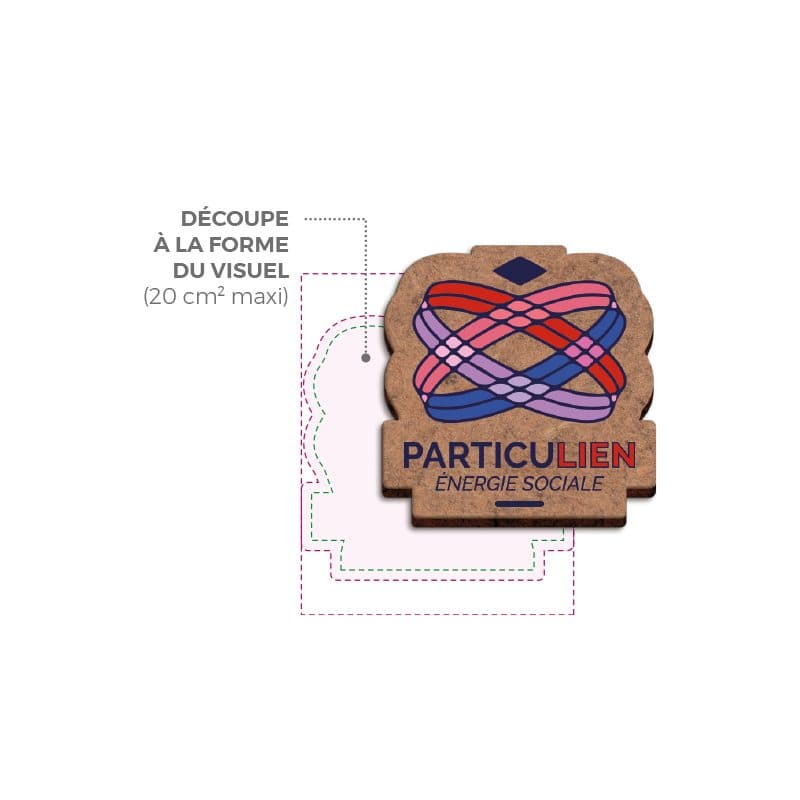 BADGE SUR-MESURE EN MDF EP 3 mm AVEC PINCE-EPINGLE MAXI 20 cm2 en situation