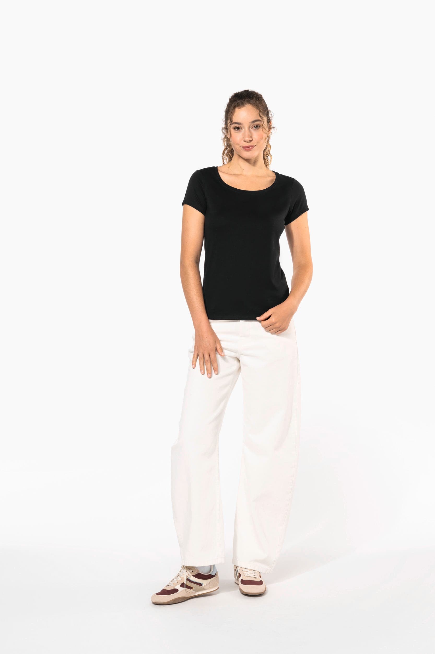 T-shirt col bateau manches courtes femme en situation