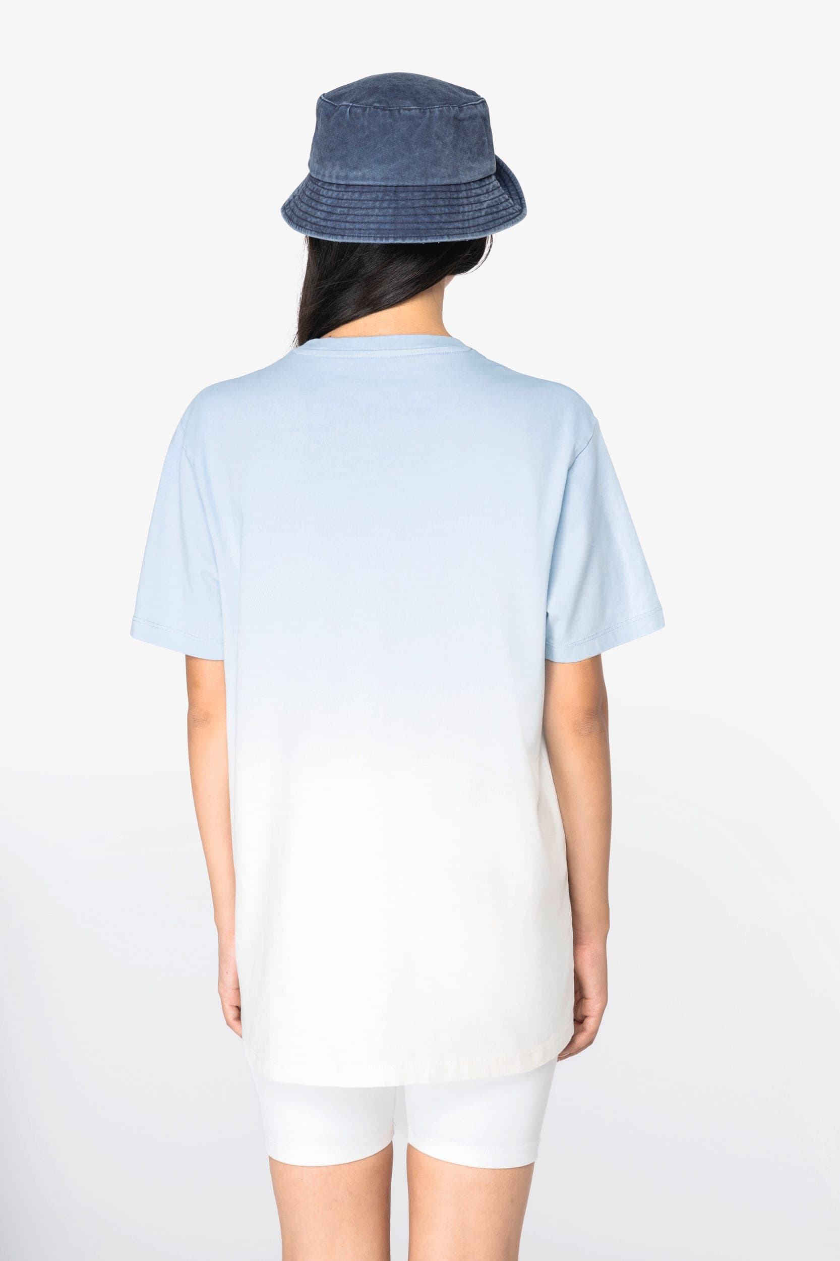 T-shirt écoresponsable Dip Dye unisexe en situation