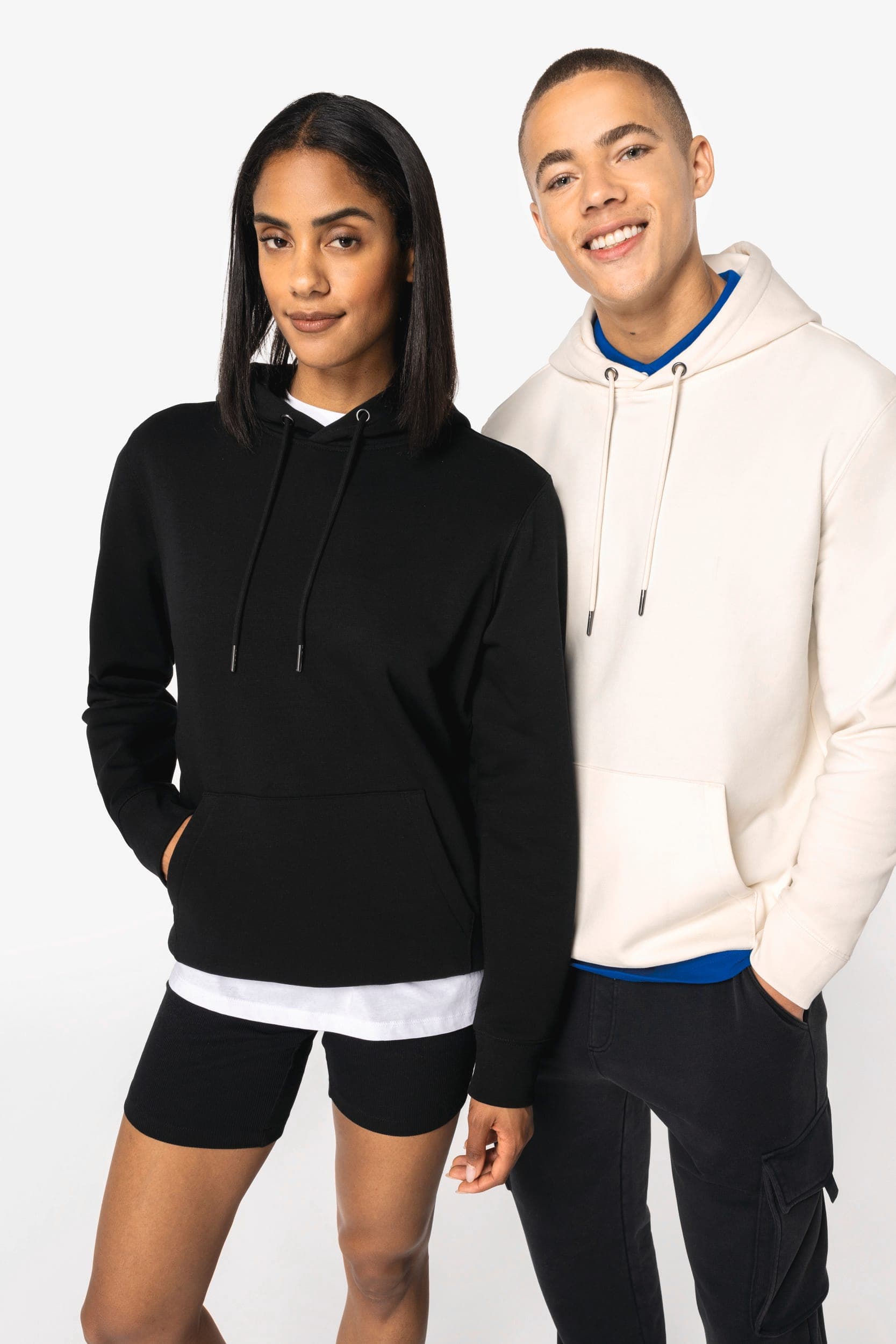 Sweat-shirt écoresponsable à capuche unisexe en situation