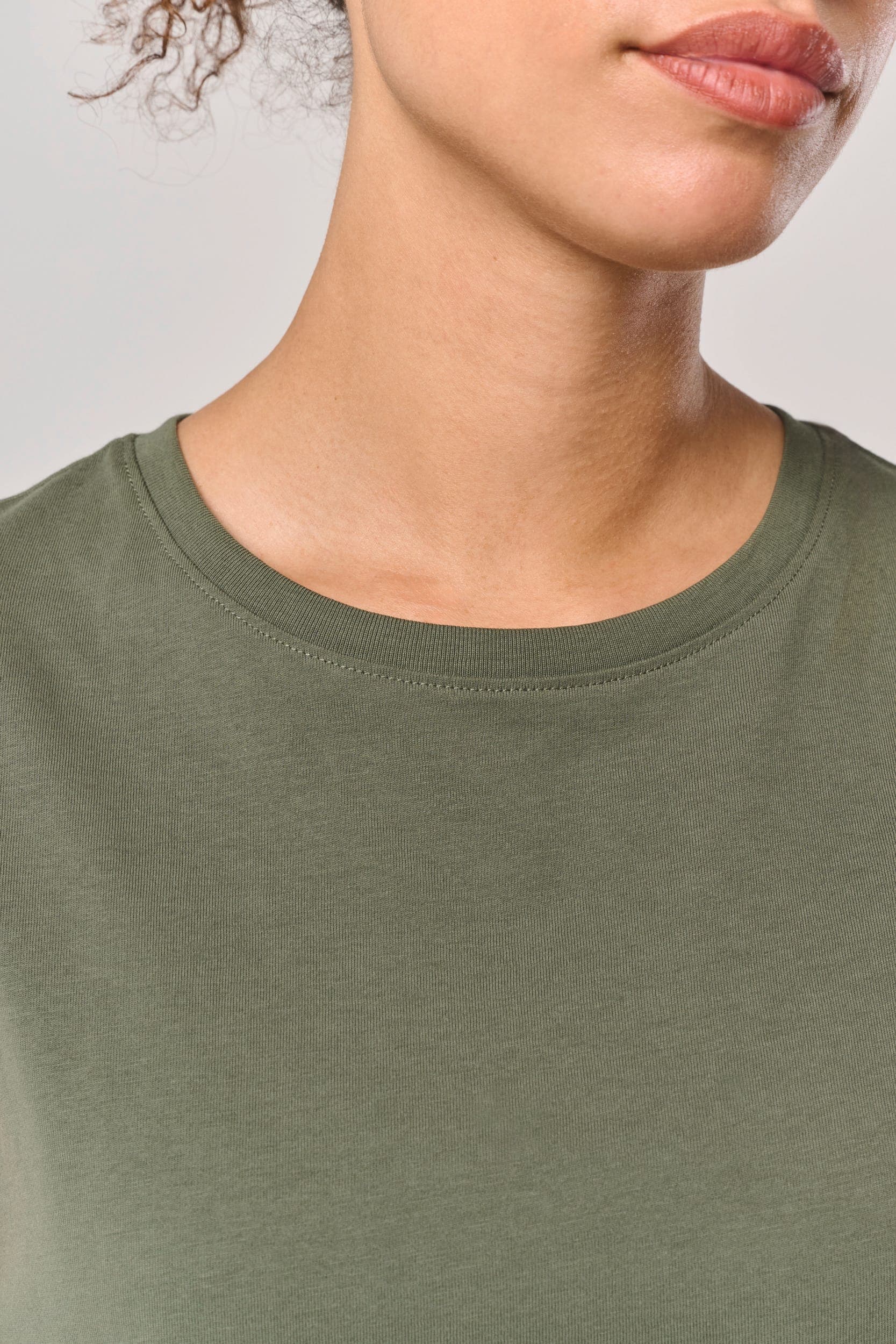 T-shirt crop sans manches femme en situation