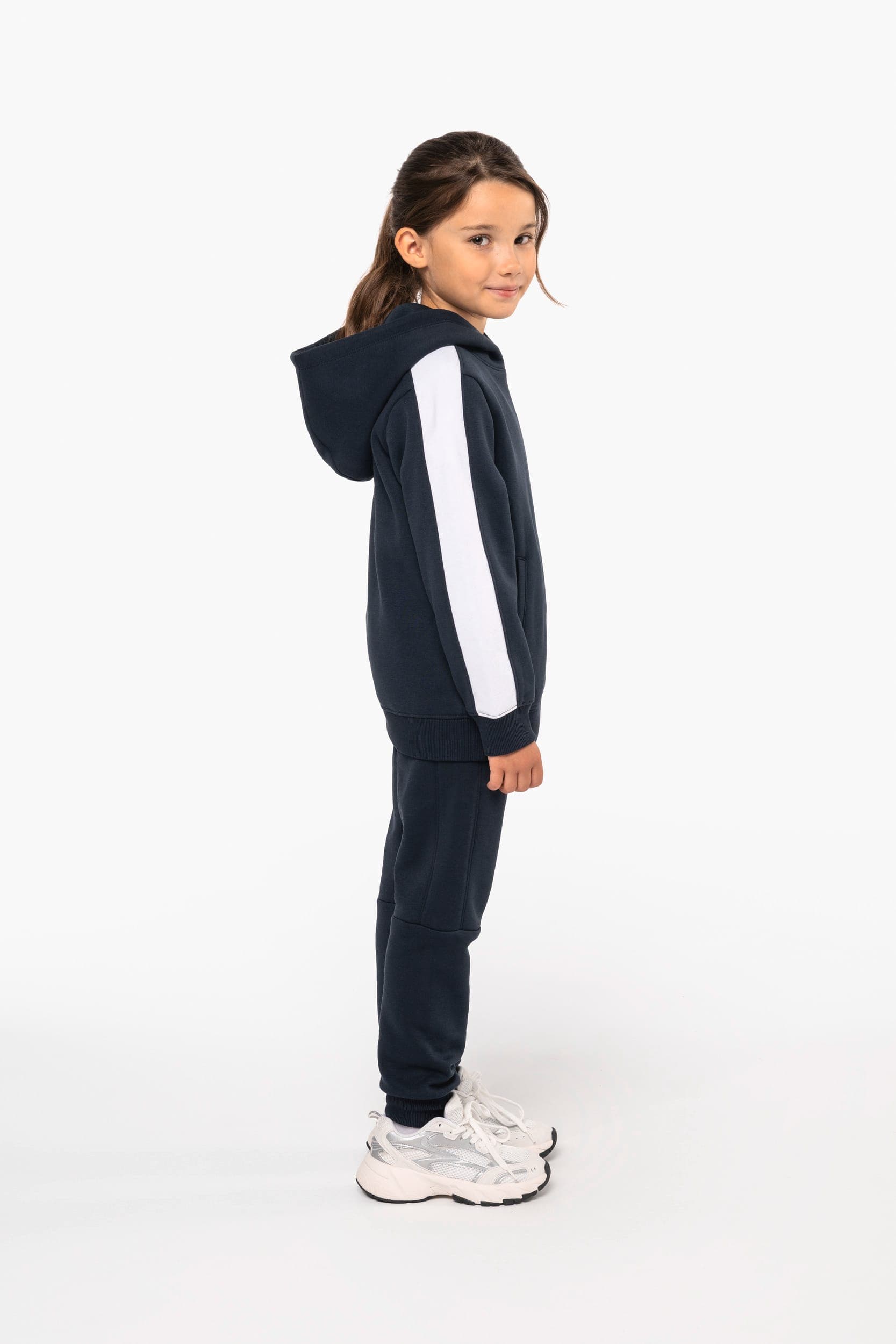 Sweat-shirt à capuche teamwear bicolore enfant en situation