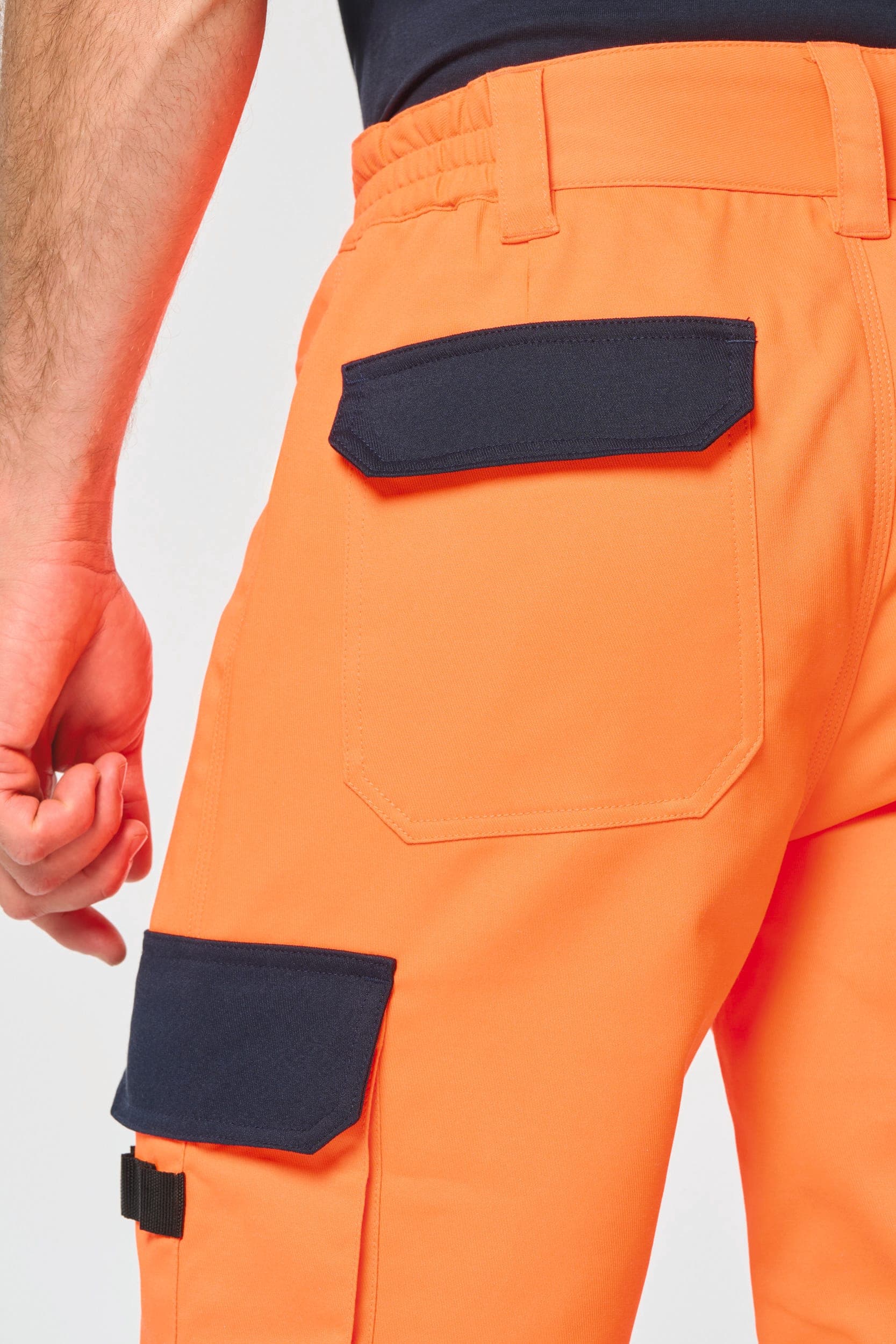 Pantalon de sécurité recyclé multipoches unisexe en situation
