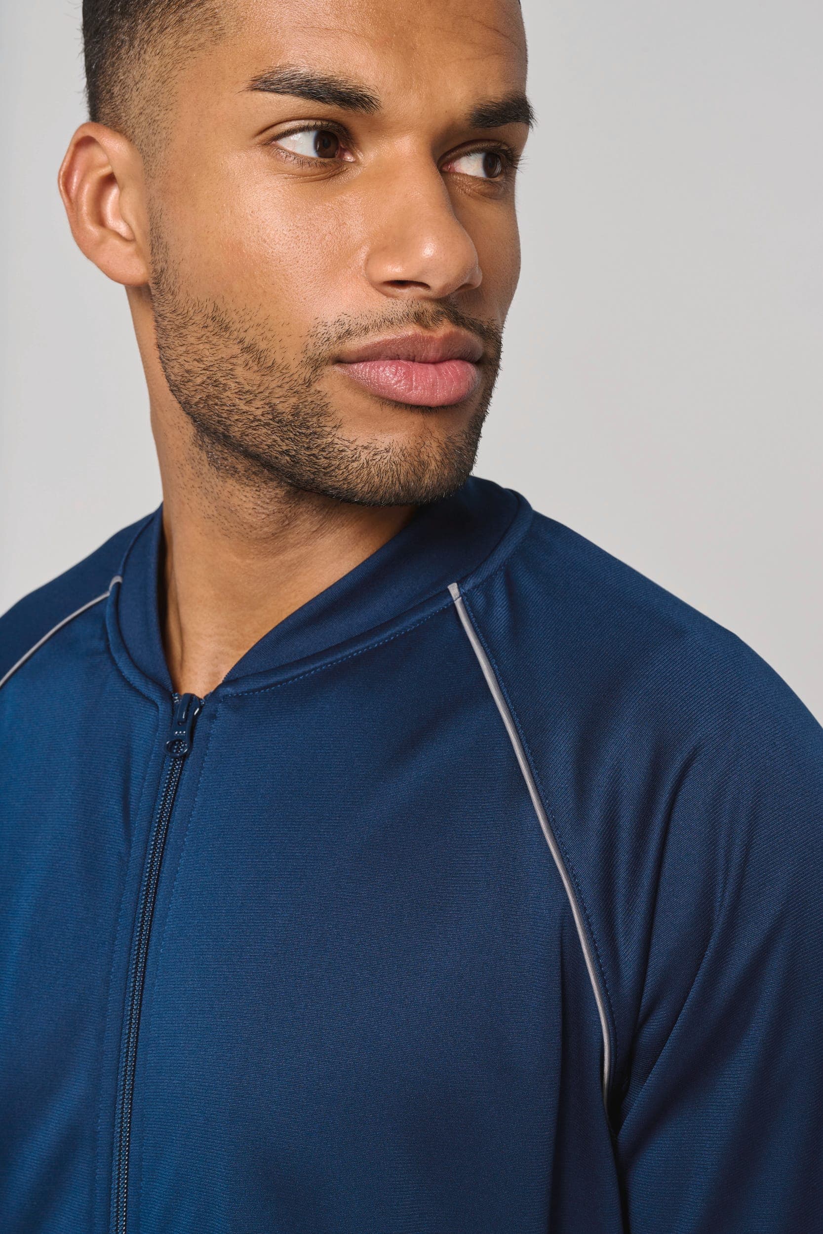 Veste de survêtement zippée avec liseré unisexe en situation
