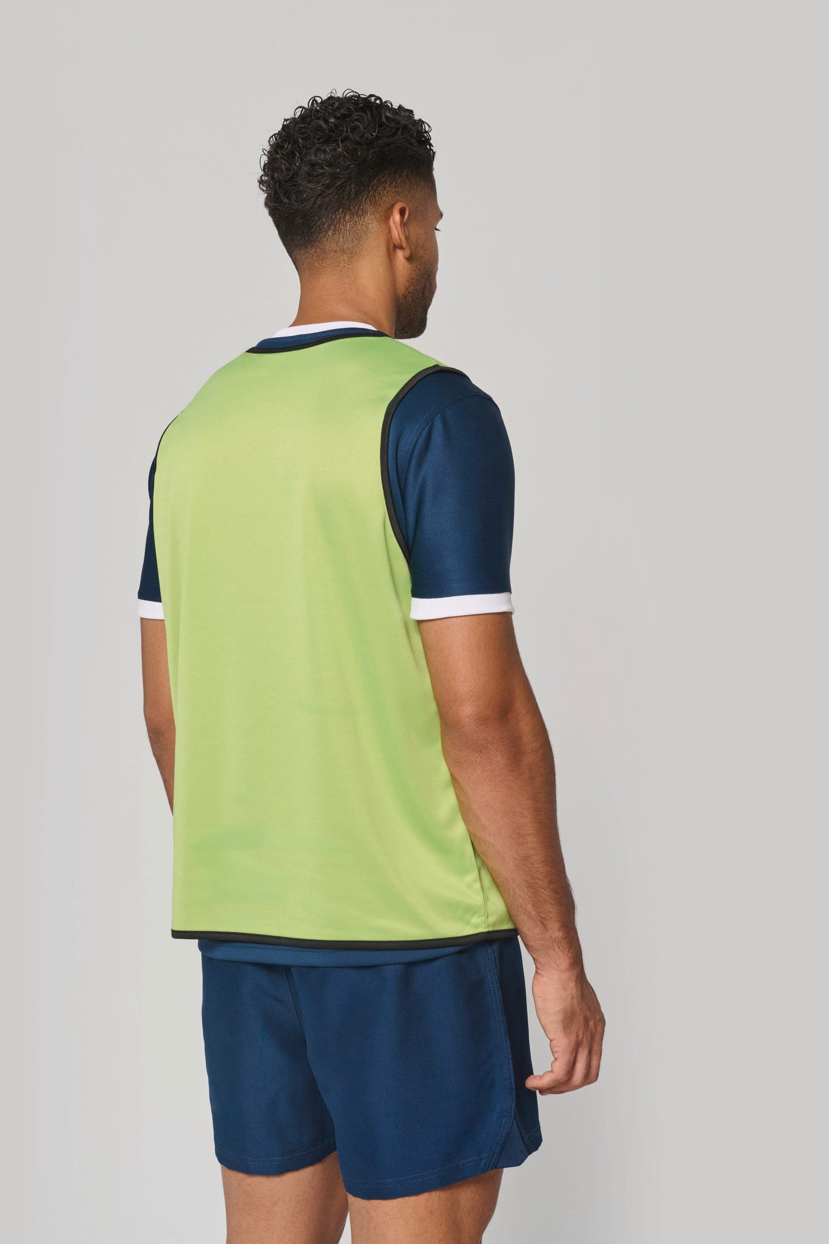 Chasuble de rugby réversible unisexe en situation
