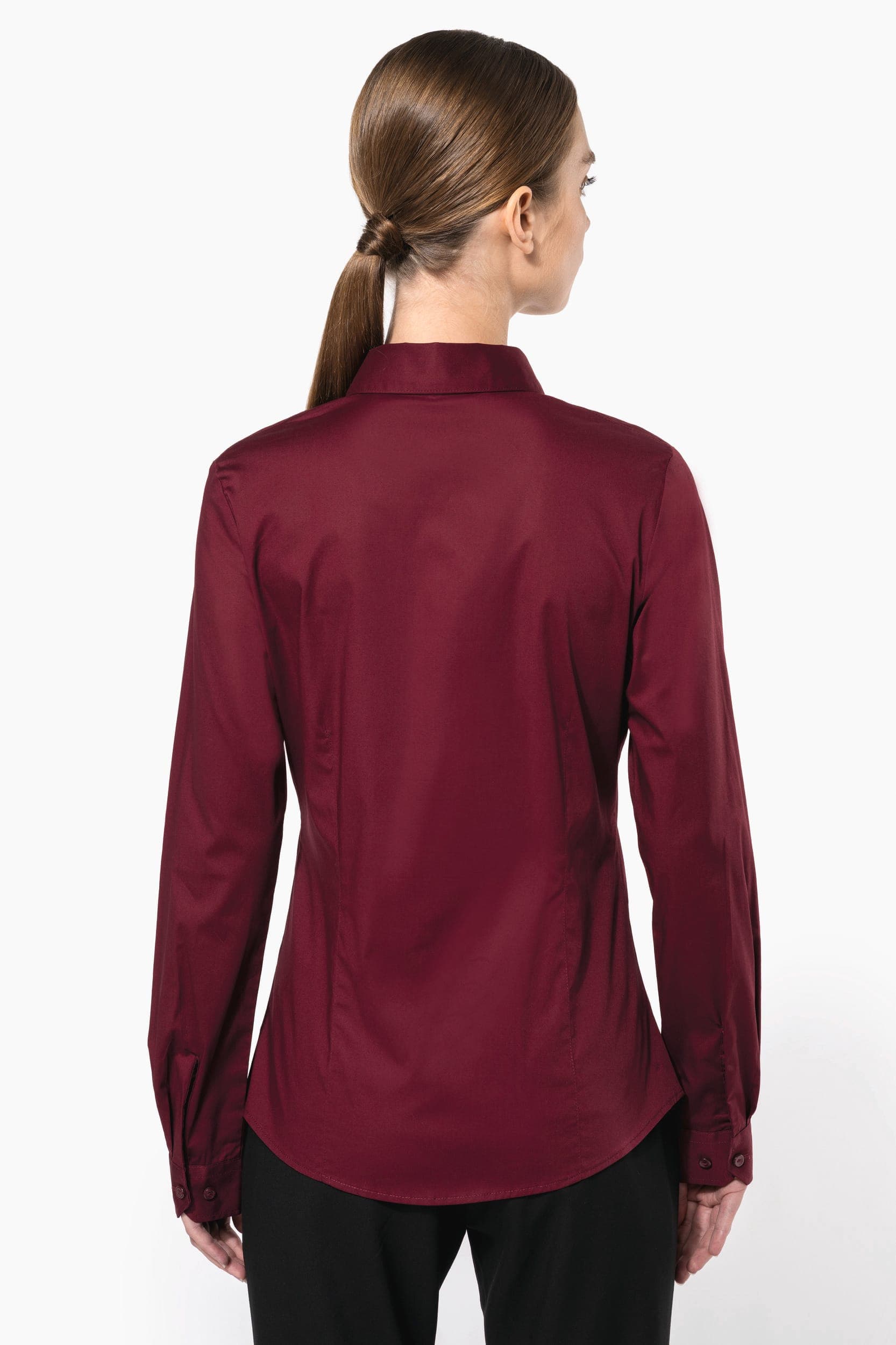 Chemise coton / élasthanne manches longues femme en situation