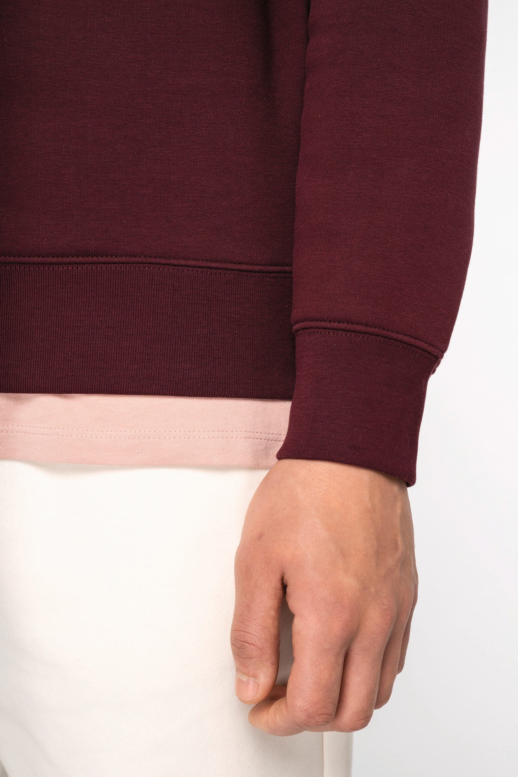 Sweat-shirt écoresponsable à col montant zippé homme en situation