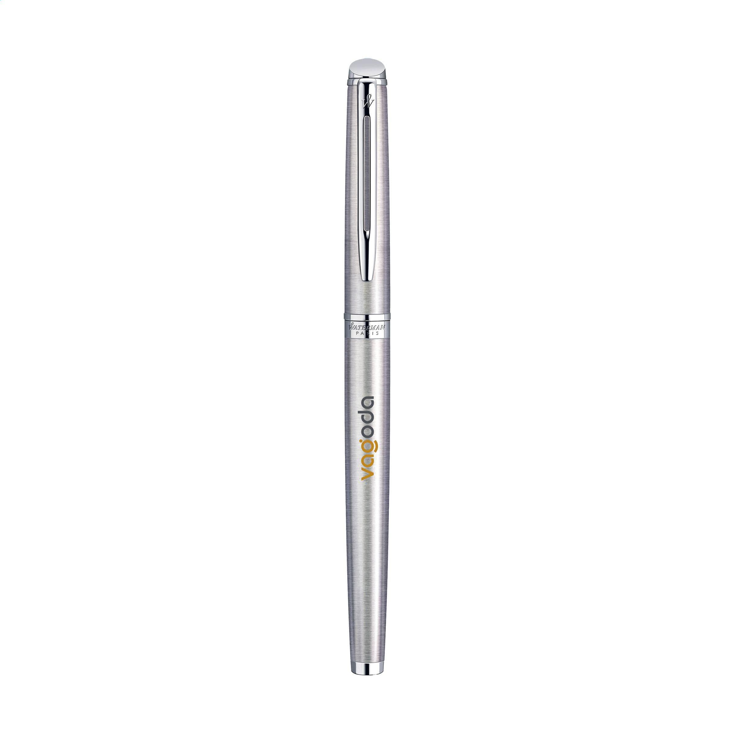 Waterman Hémisphère Stylo roller argent - encre noire en situation