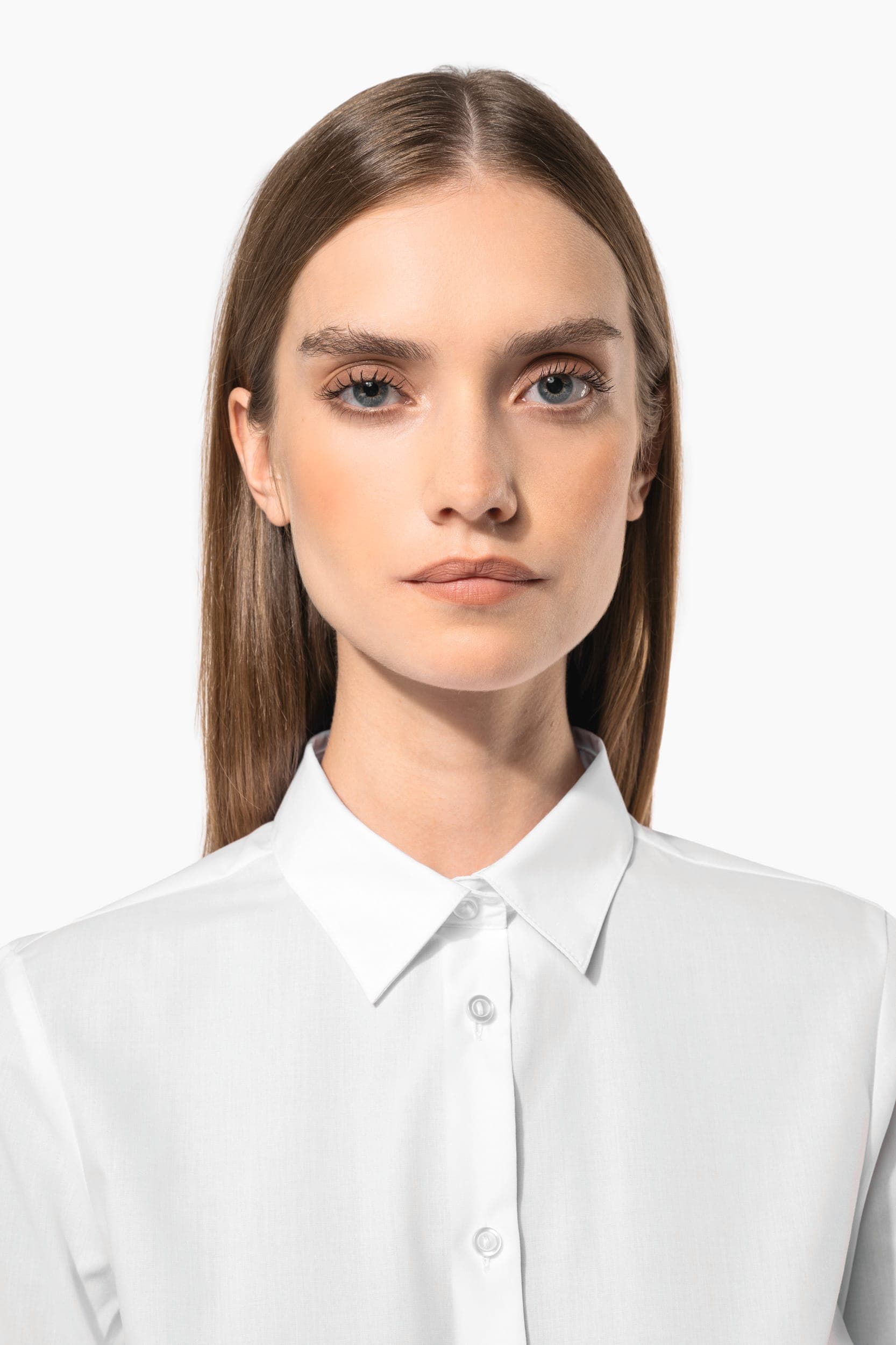 Chemise popeline polycoton sans poche entretien facile femme en situation