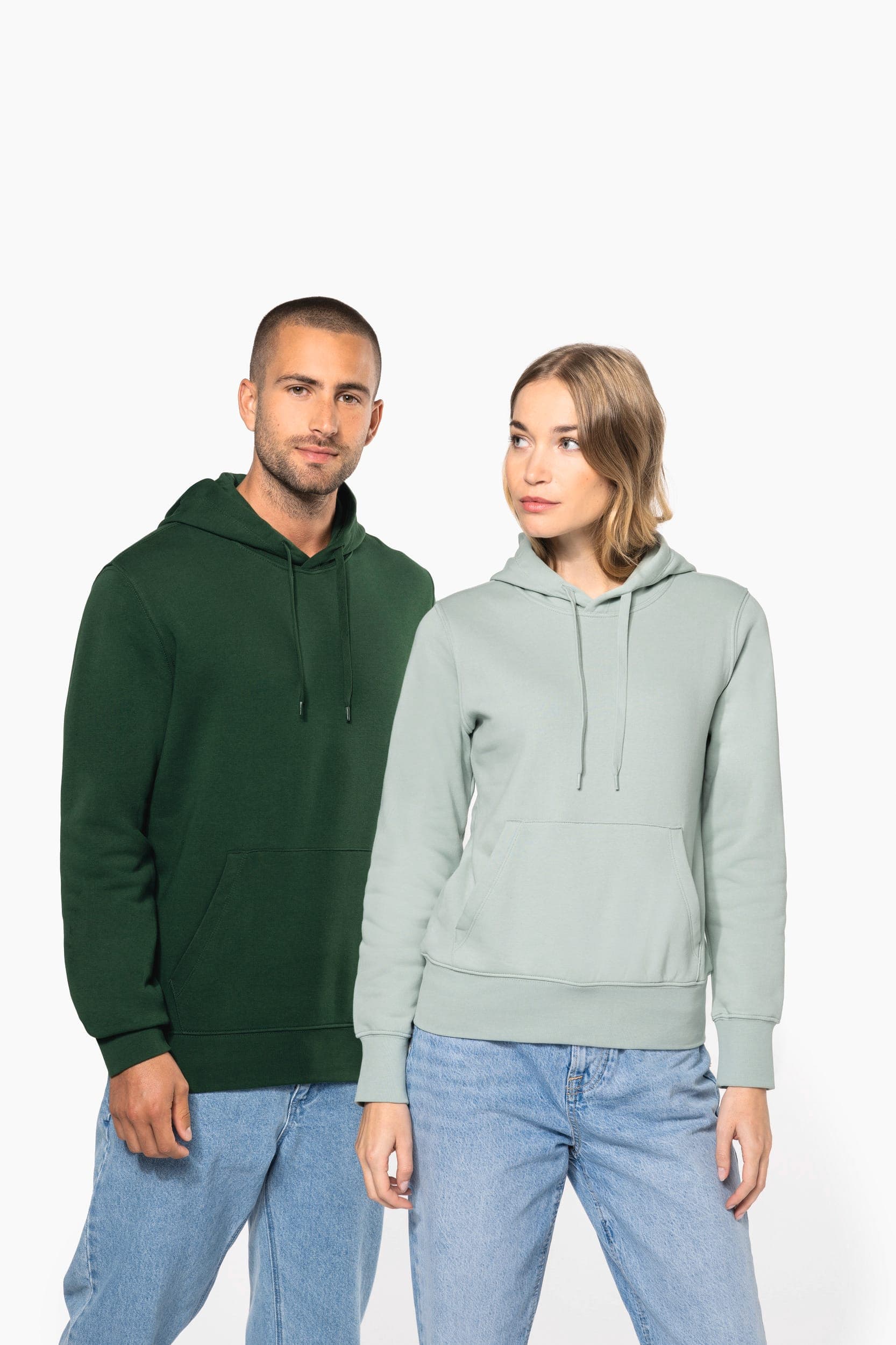 Sweat-shirt écoresponsable à capuche homme en situation