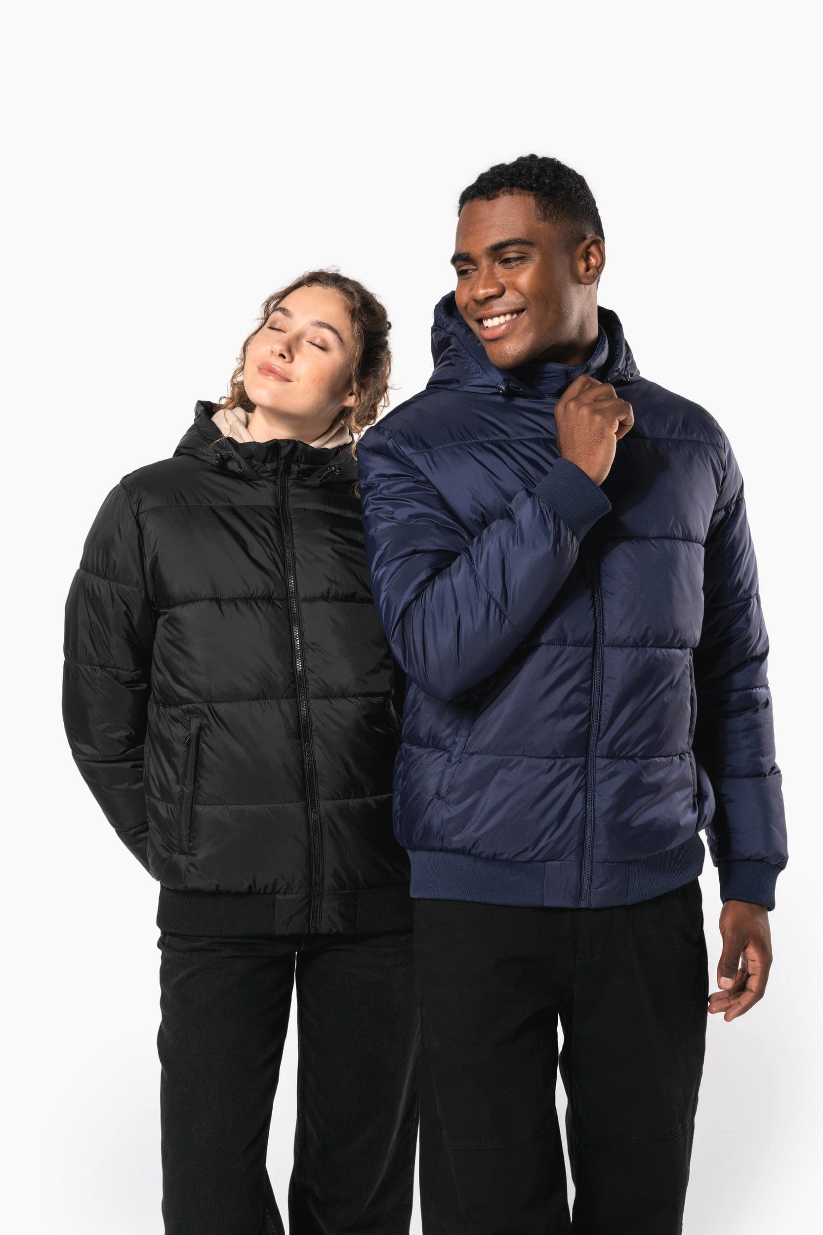 Veste unisexe ripstop recyclée à capuche en situation
