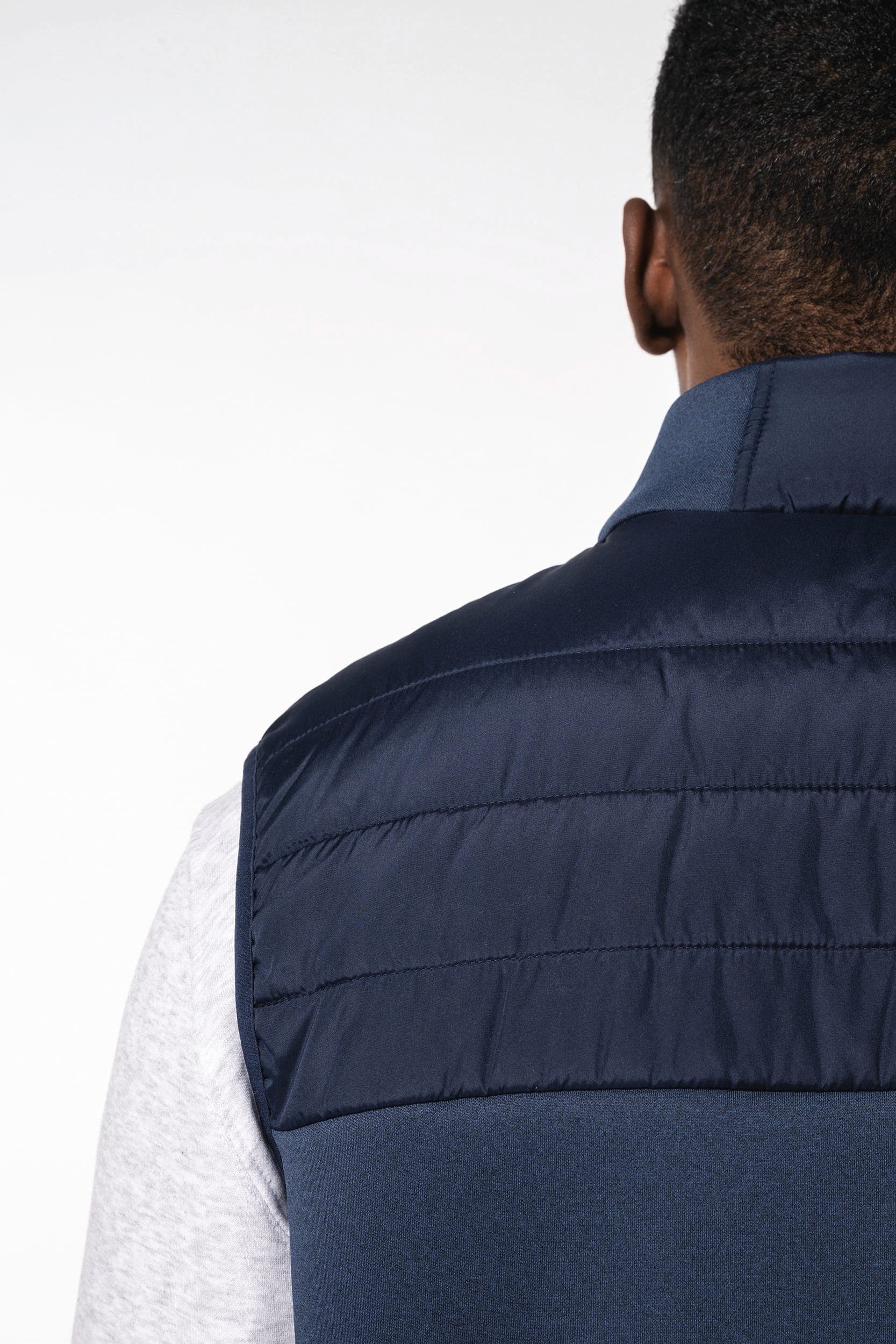 Bodywarmer bi-matière homme en situation