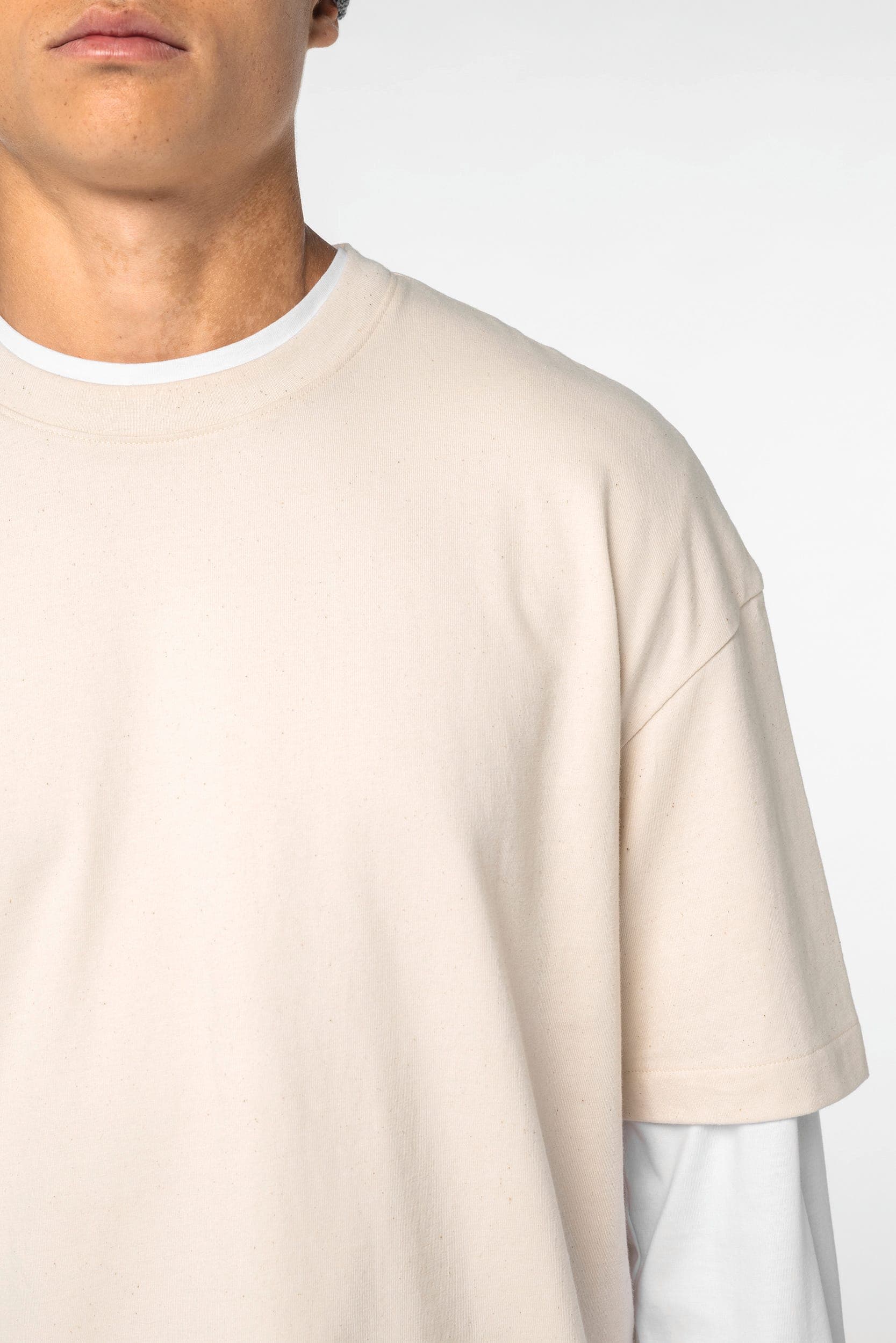T-shirt écoresponsable oversize homme en situation