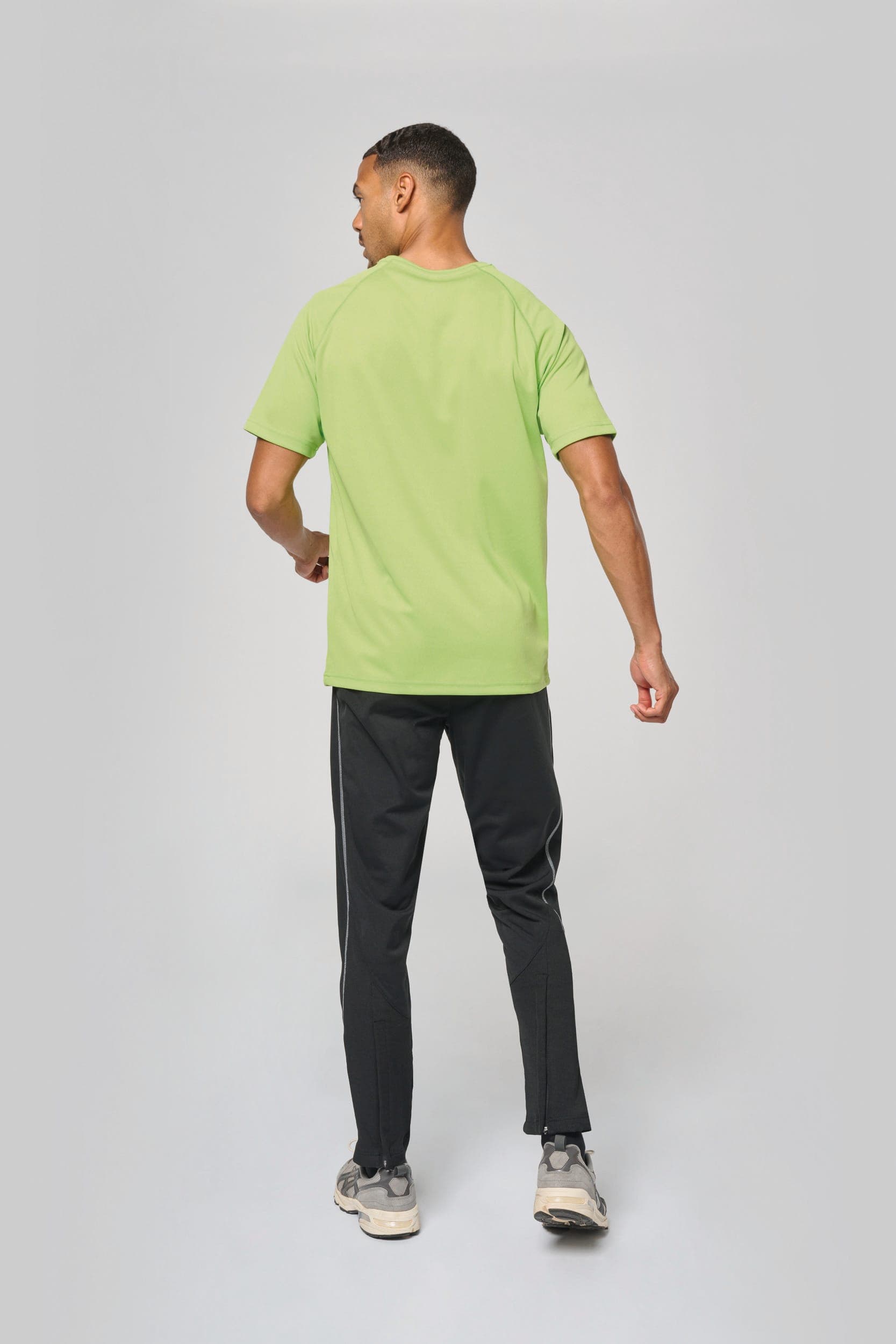 T-shirt de sport manches courtes homme en situation
