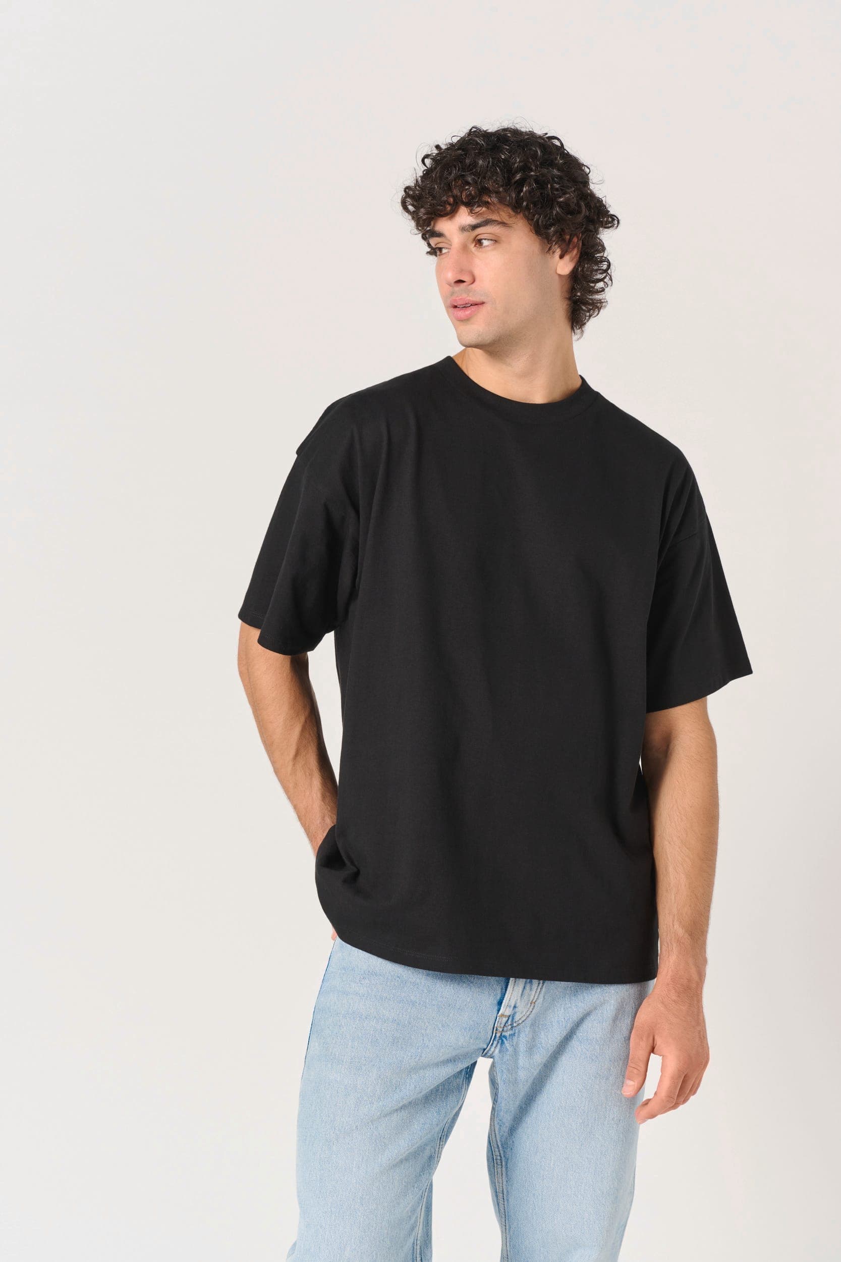 T-shirt oversize unisexe en situation