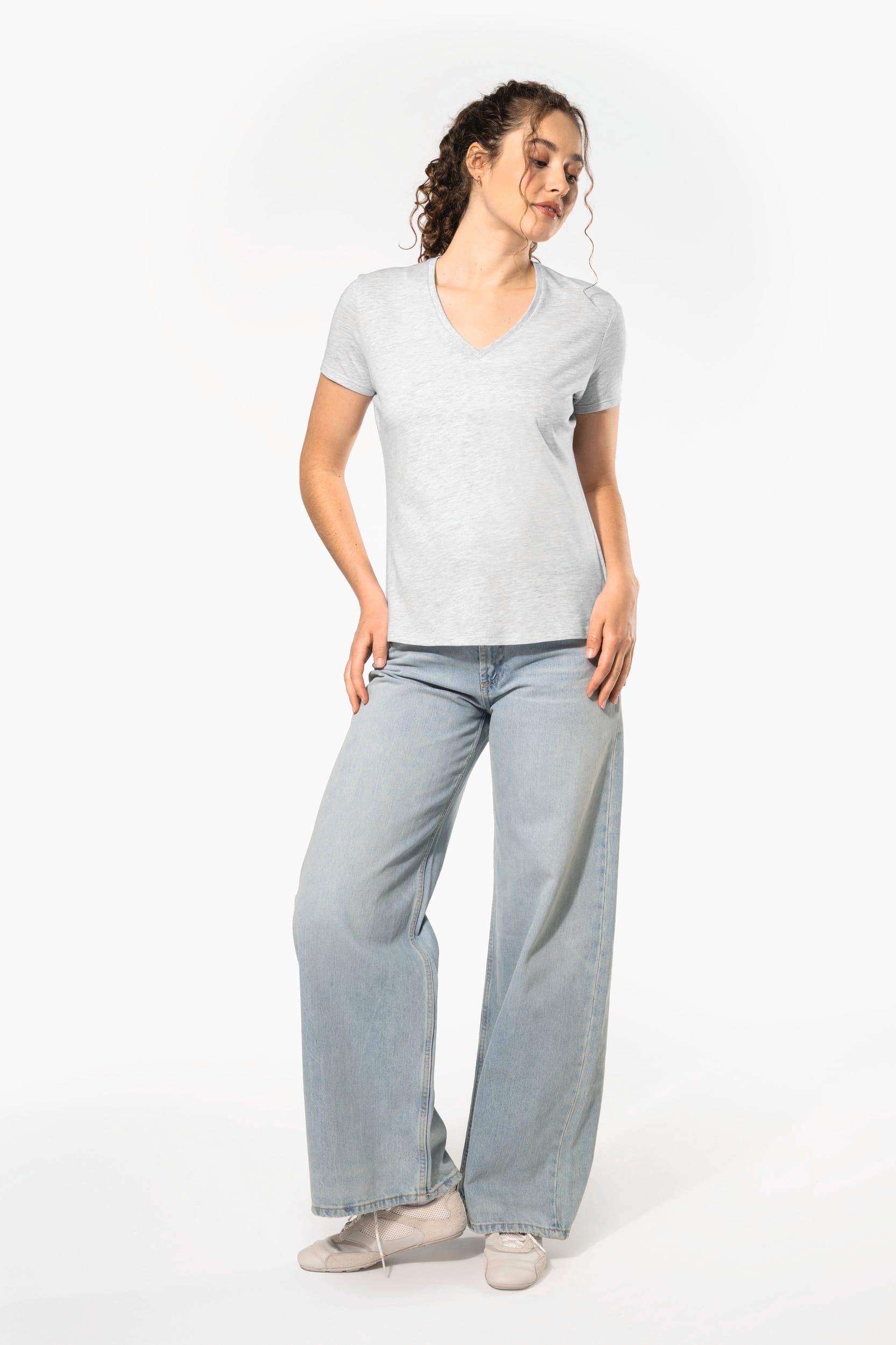 T-shirt BIO150 col V femme en situation