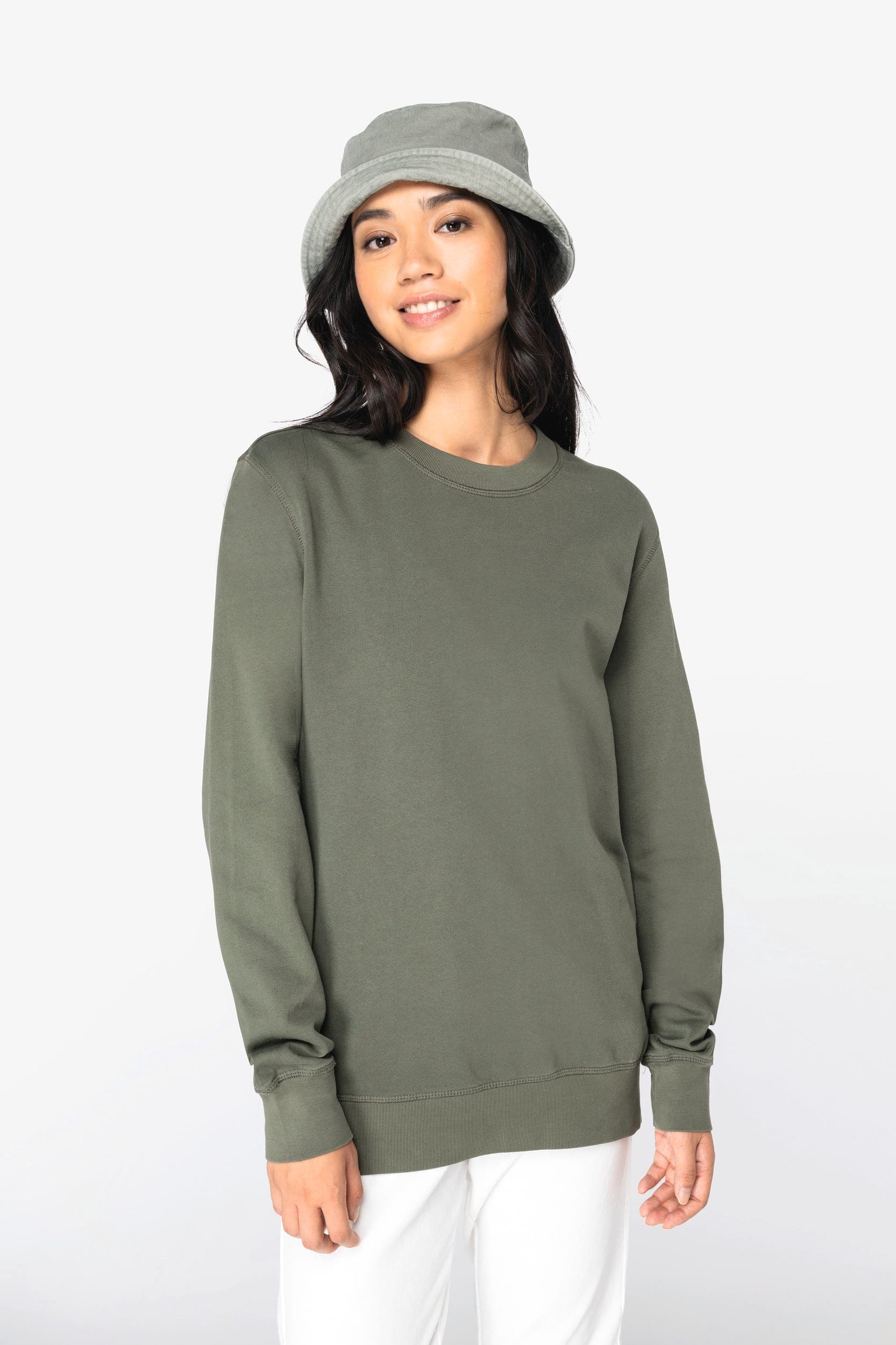 Sweat-shirt écoresponsable à col rond French Terry unisexe en situation