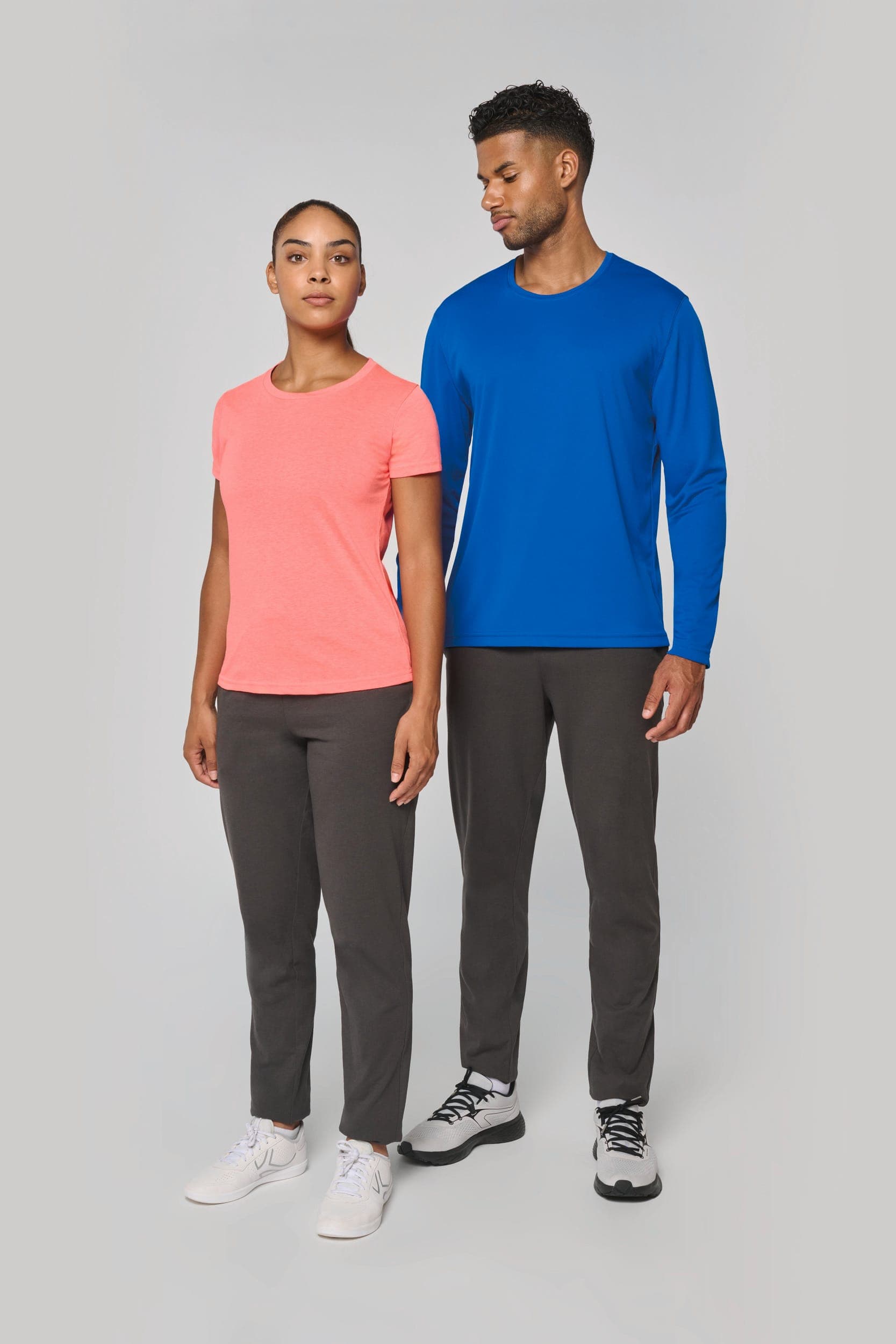 Pantalon de jogging en coton léger unisexe en situation